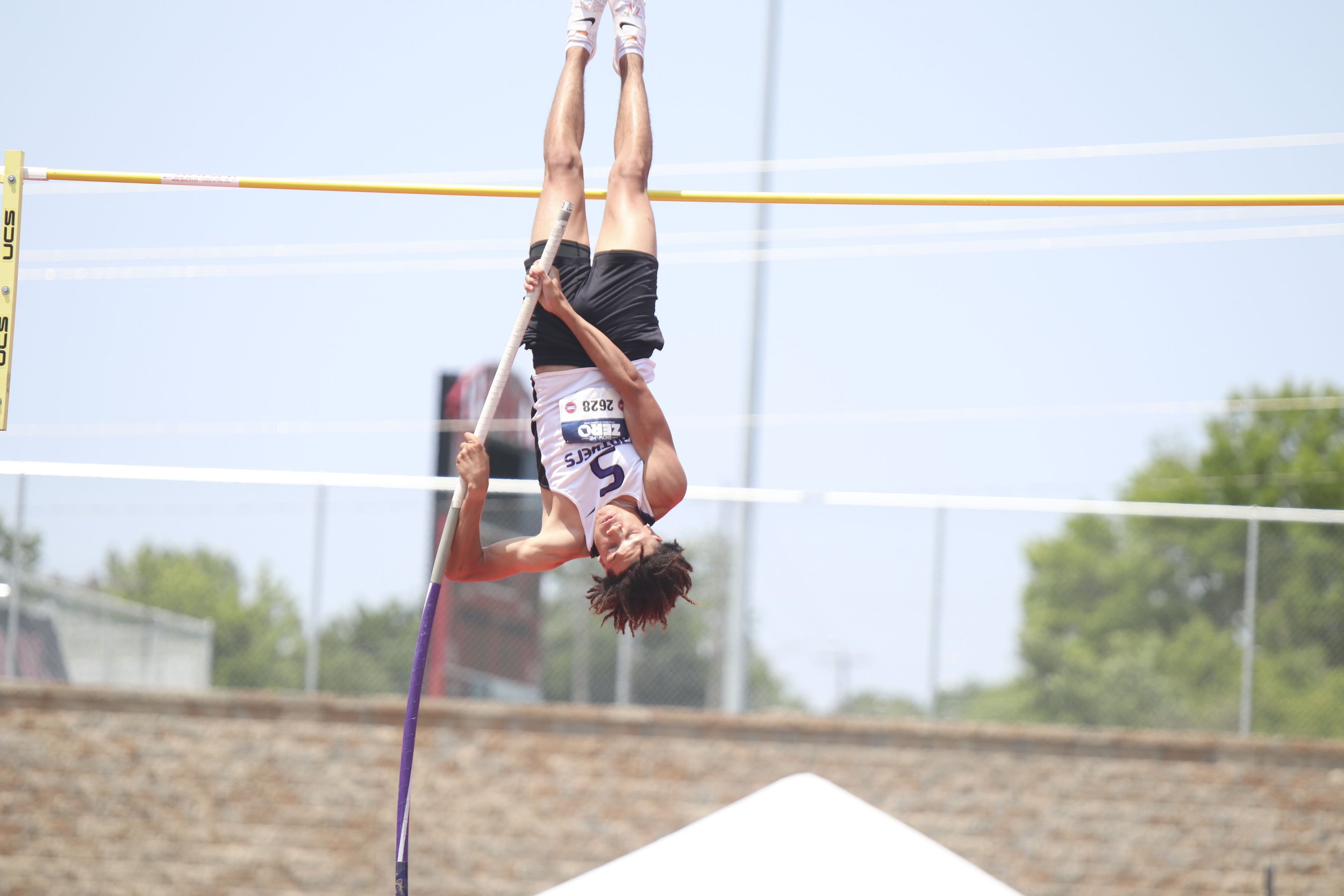 TJ McGhee - pole vault_3.jpg