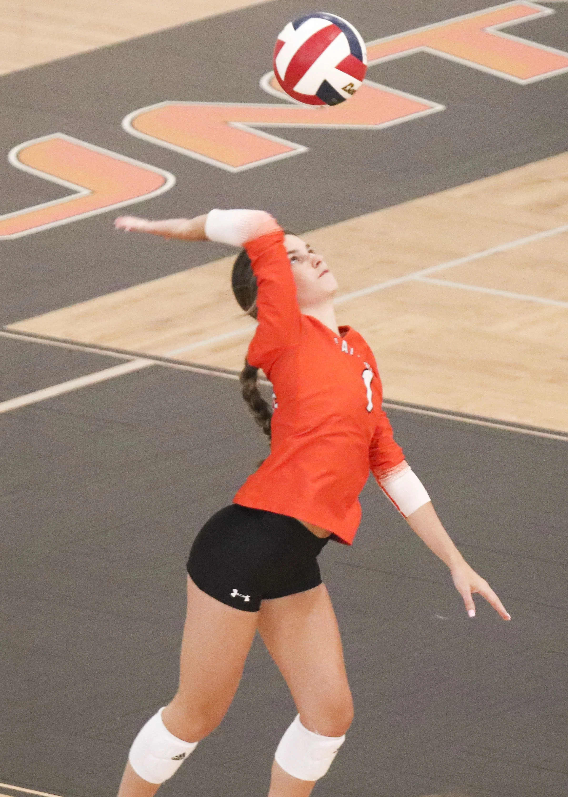 Ava Wheeler serve.jpg