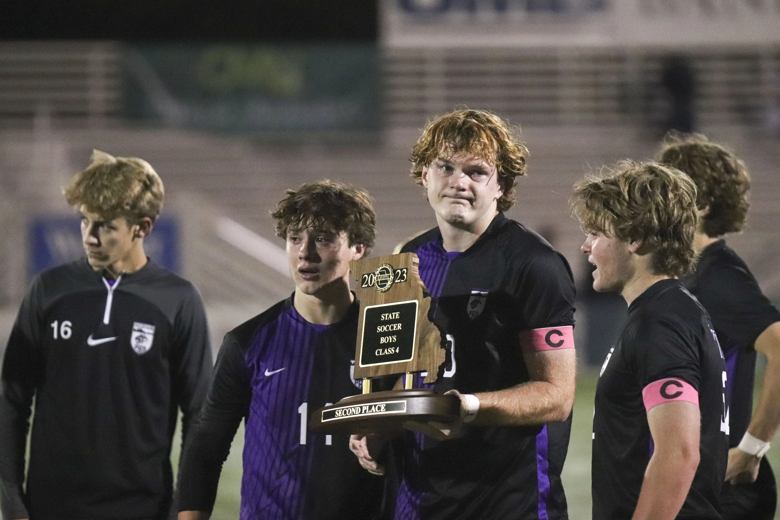 sad w trophy_2.jpg