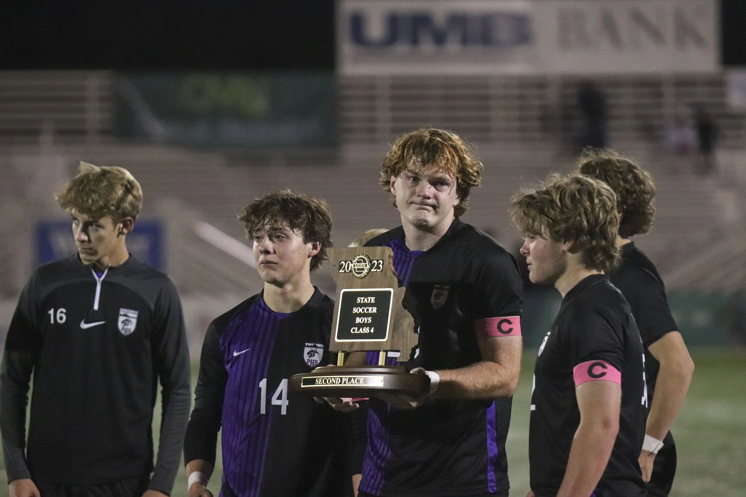 sad w trophy_3.jpg