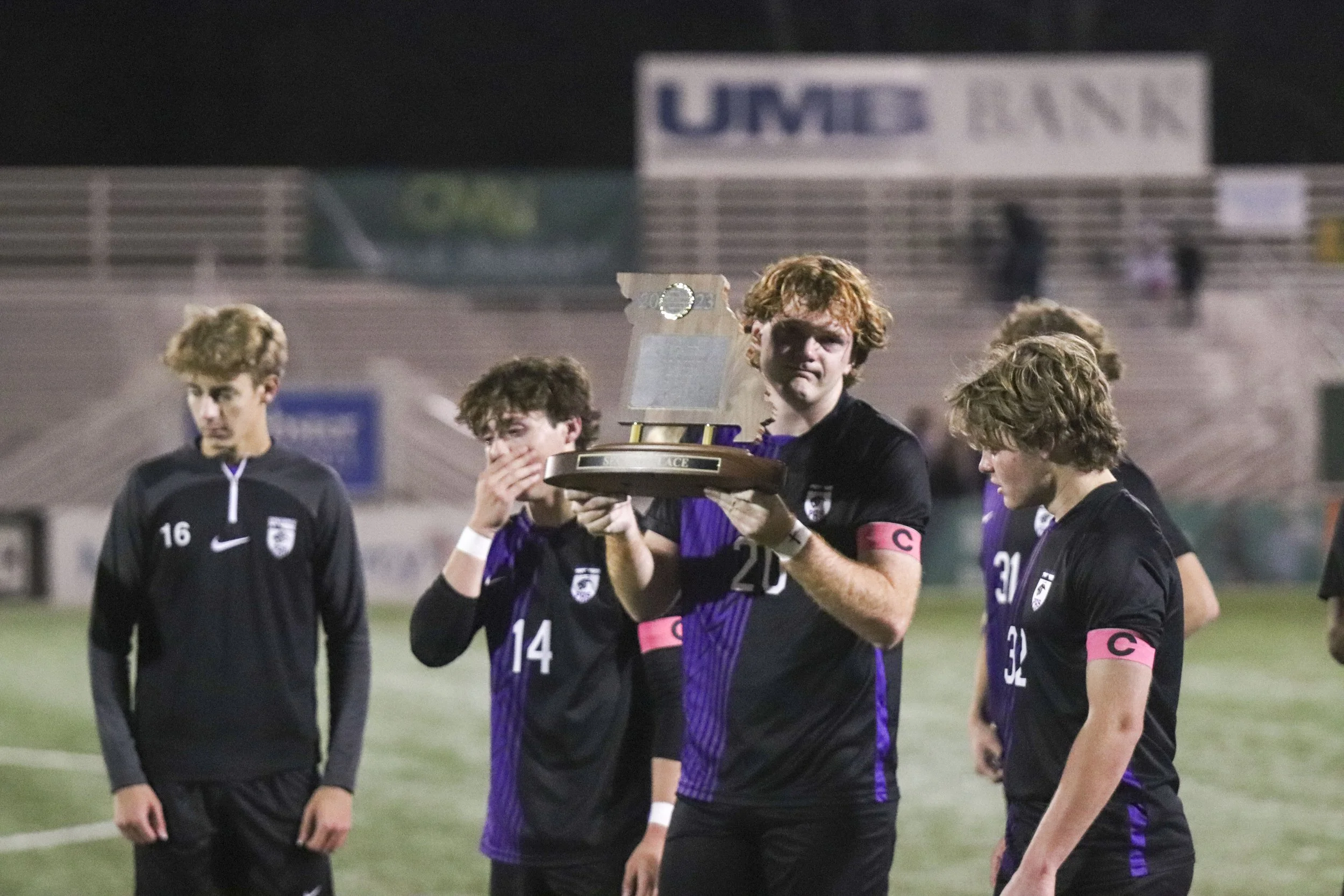sad w trophy_4.jpg
