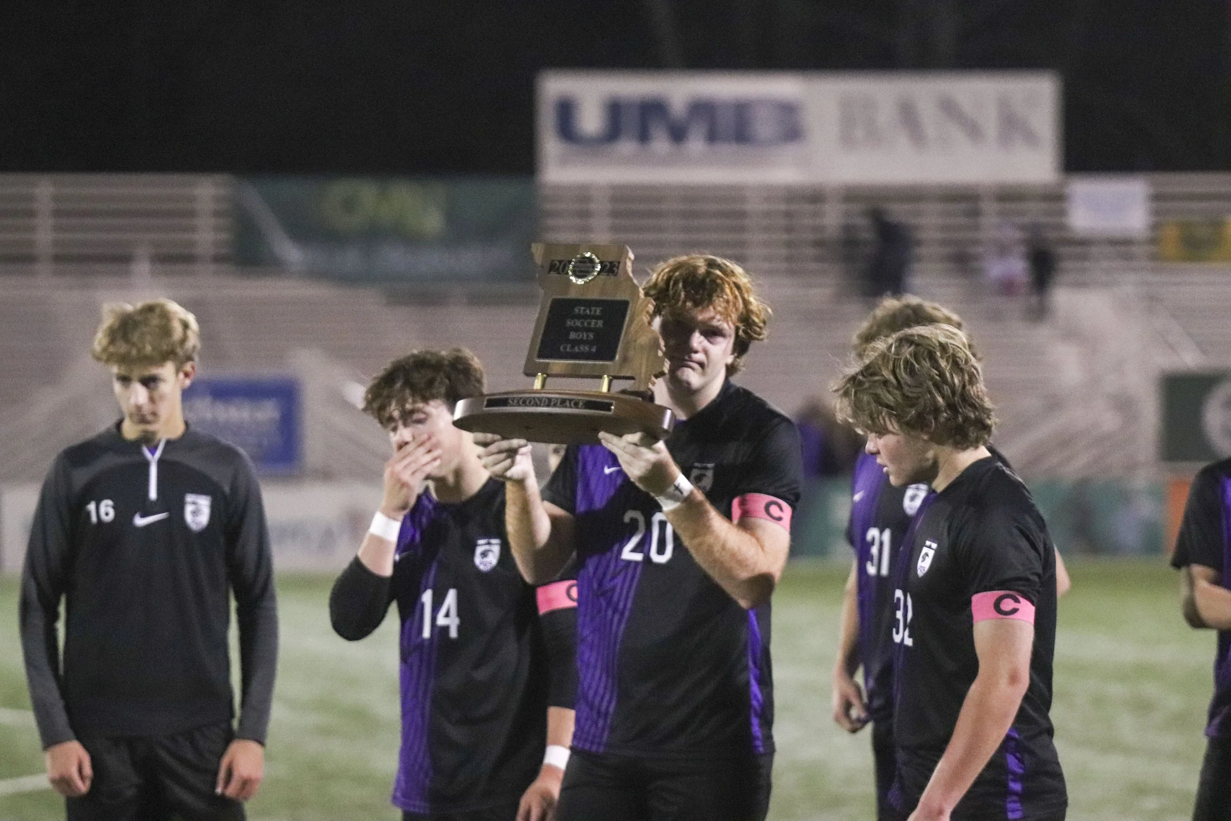 sad w trophy_5.jpg