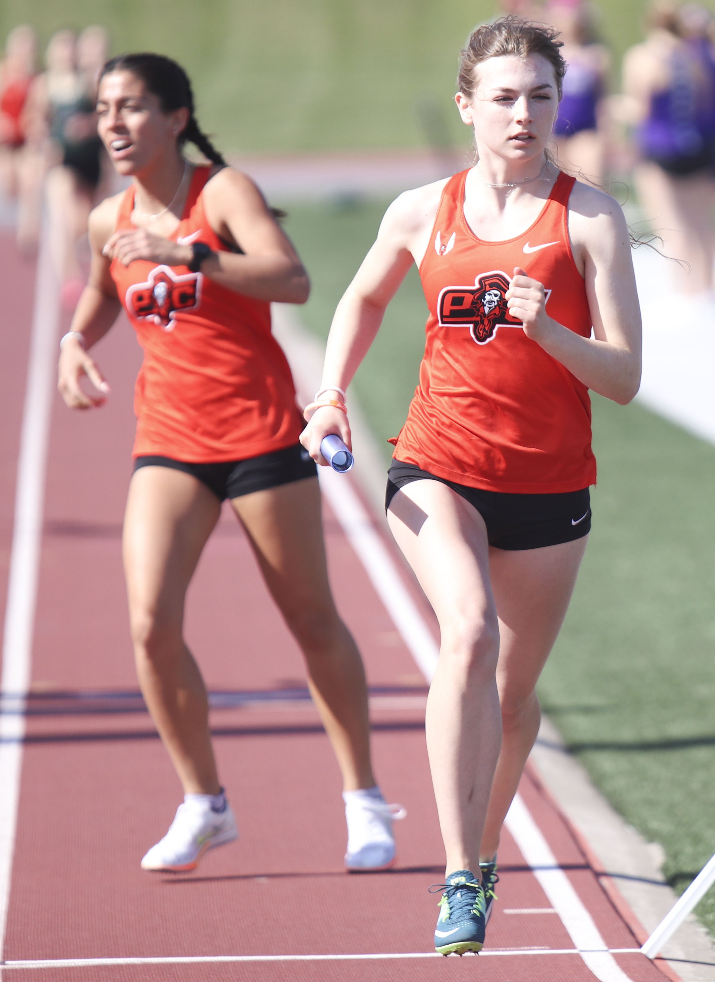 4x800 Carmen handoff.jpg