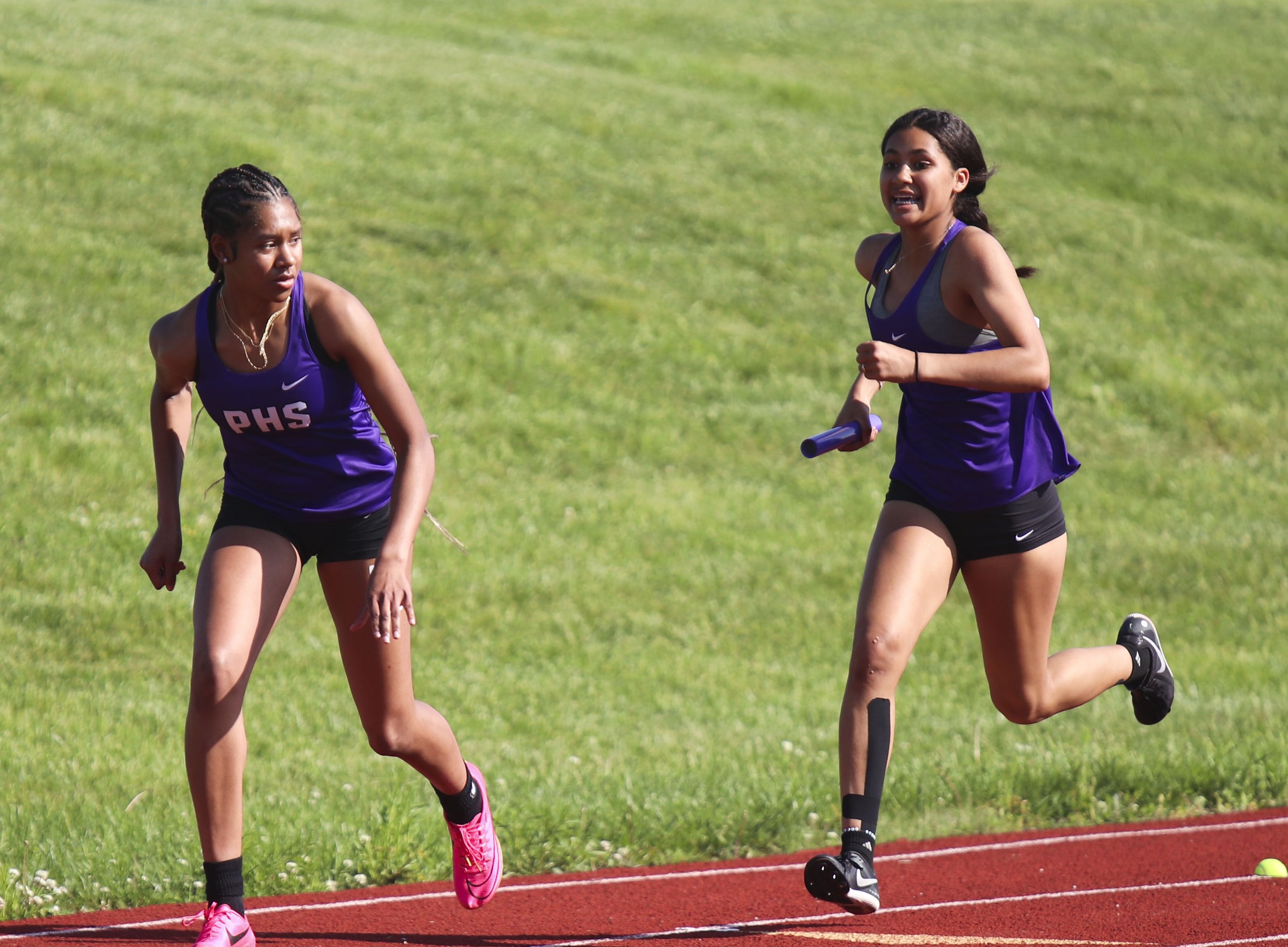 girls 4x200 Brooke Verdy to Lenexa Parker.jpg