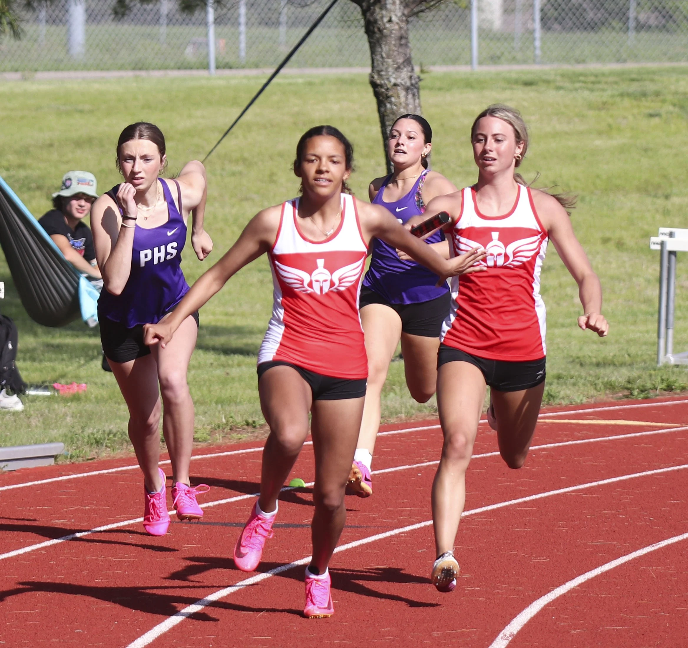 girls 4x200.jpg