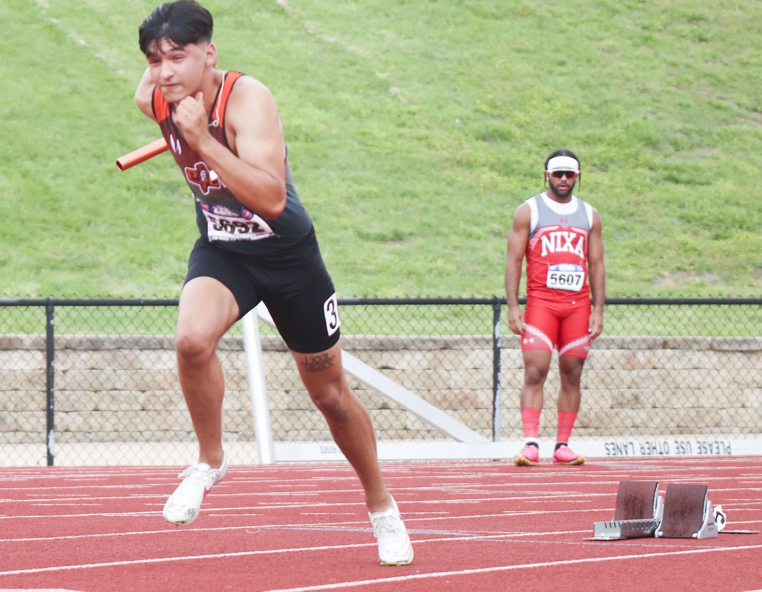boys 4x400_1.jpg