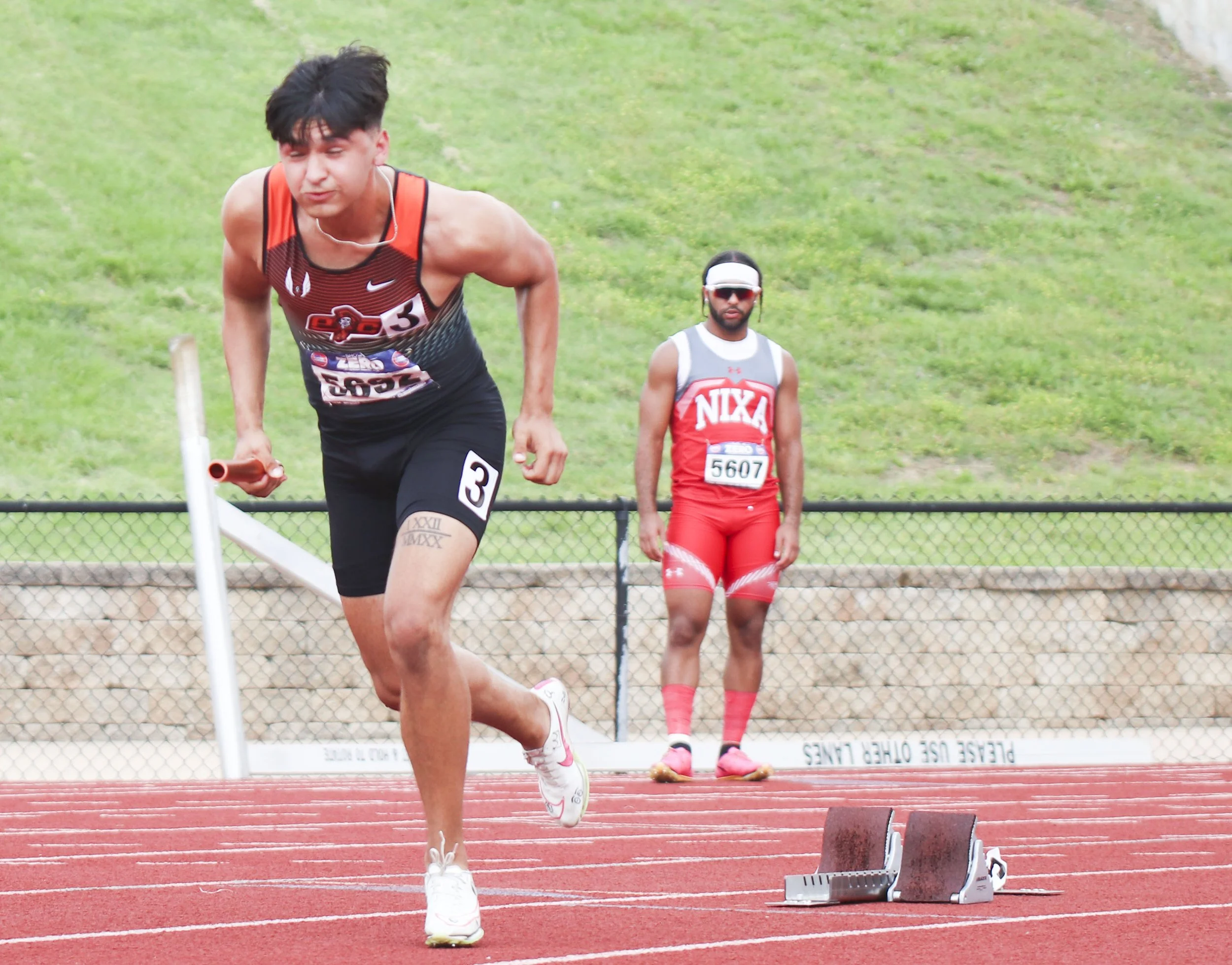 boys 4x400.jpg