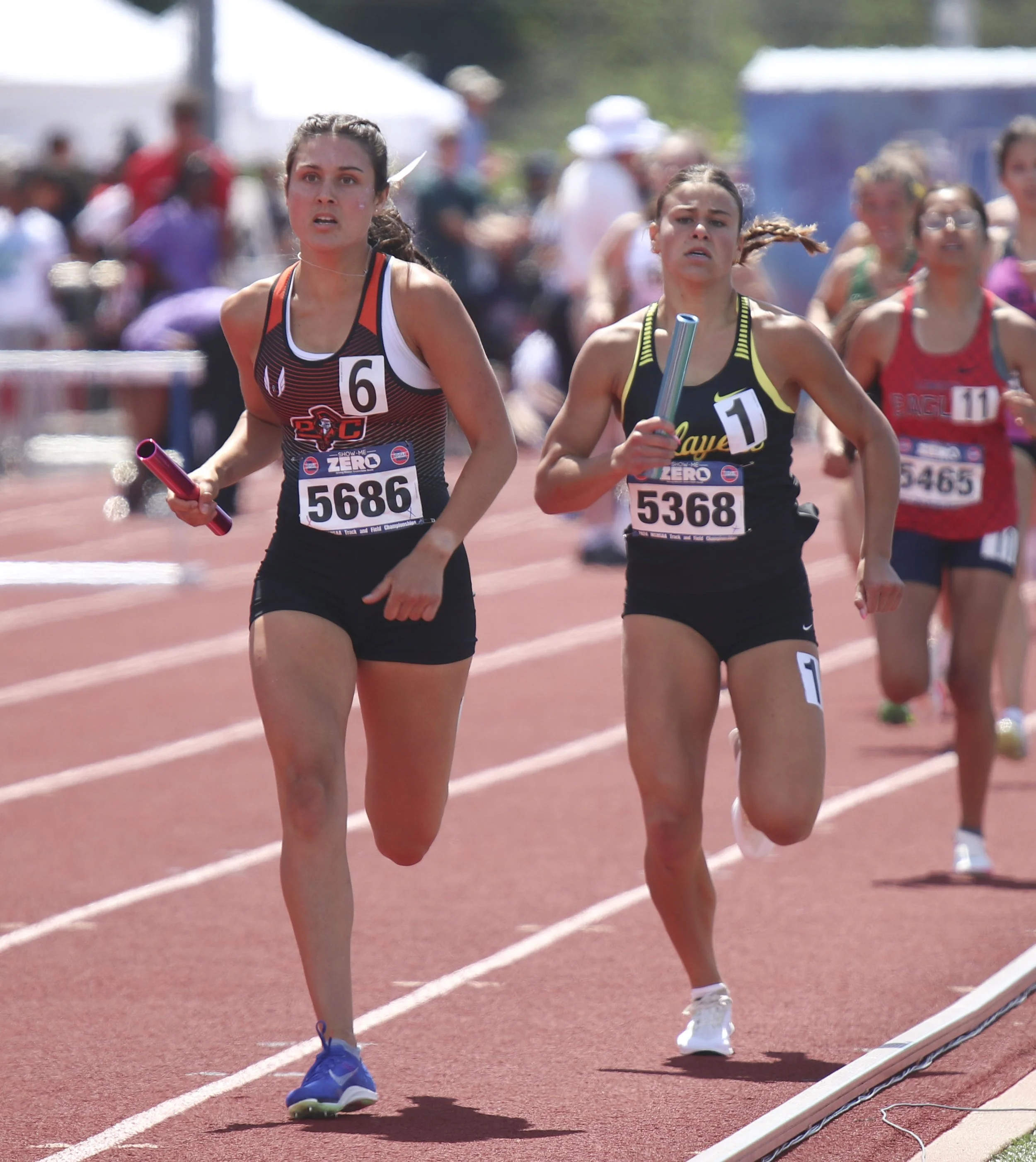 girls 4x800_1.jpg