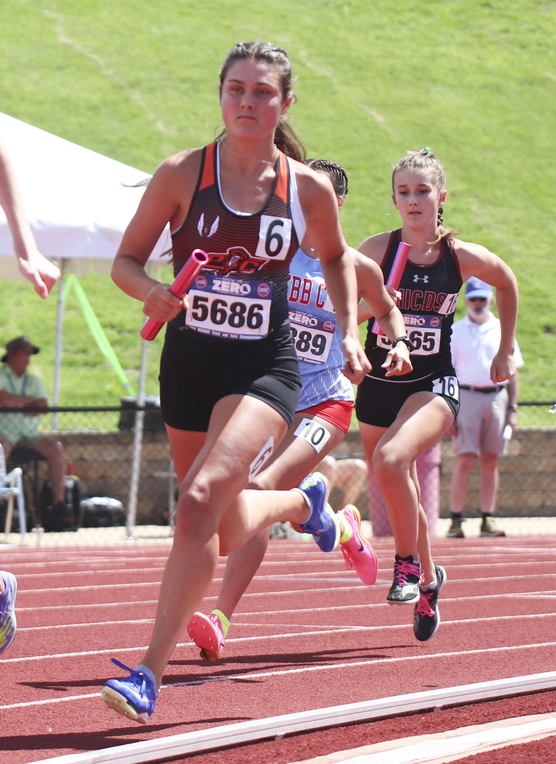 girls 4x800.jpg