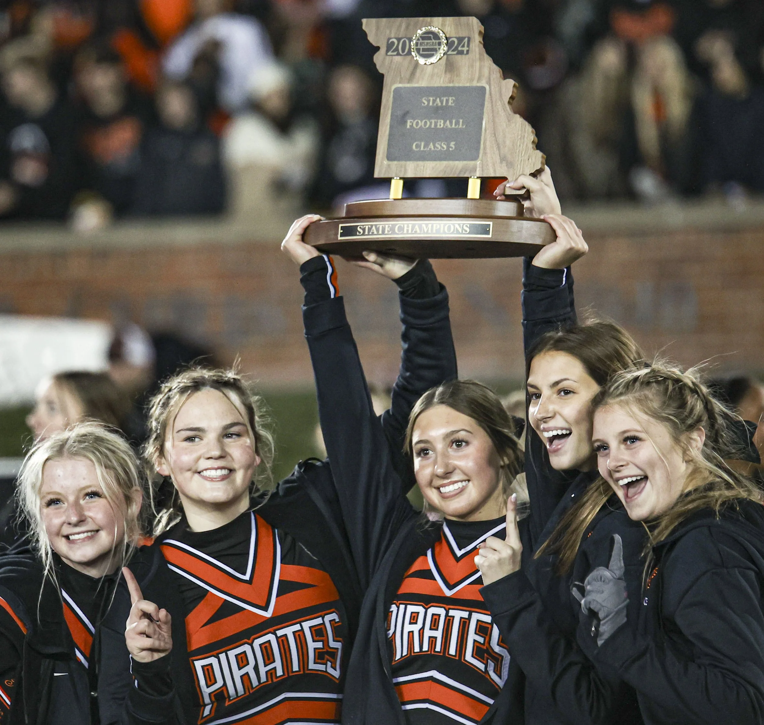 Pirate Cheerleaders_2.jpg