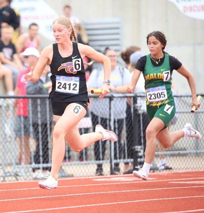 NP girls relay so Farrah Williams.jpeg