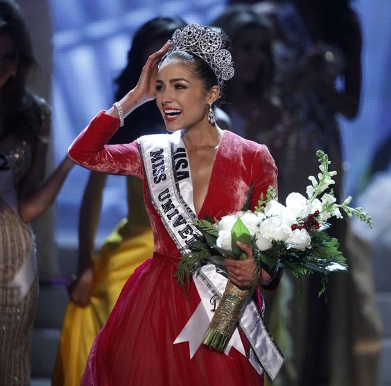 Olivia Culpo, Miss Universe 2012, being crowned in red