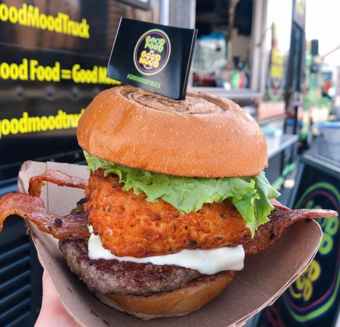 What&rsquo;s your plans for Memorial Day Weekend?! 😎🍔🇺🇸 

Visit us at @monmouthparkracetrack Saturday, Sunday and Monday 11am-5pm for their Jersey Shore Food Truck Festival! 

#memorialdayweekend #goodmoodtruck #foodtrucks #monmouthpark #comehung