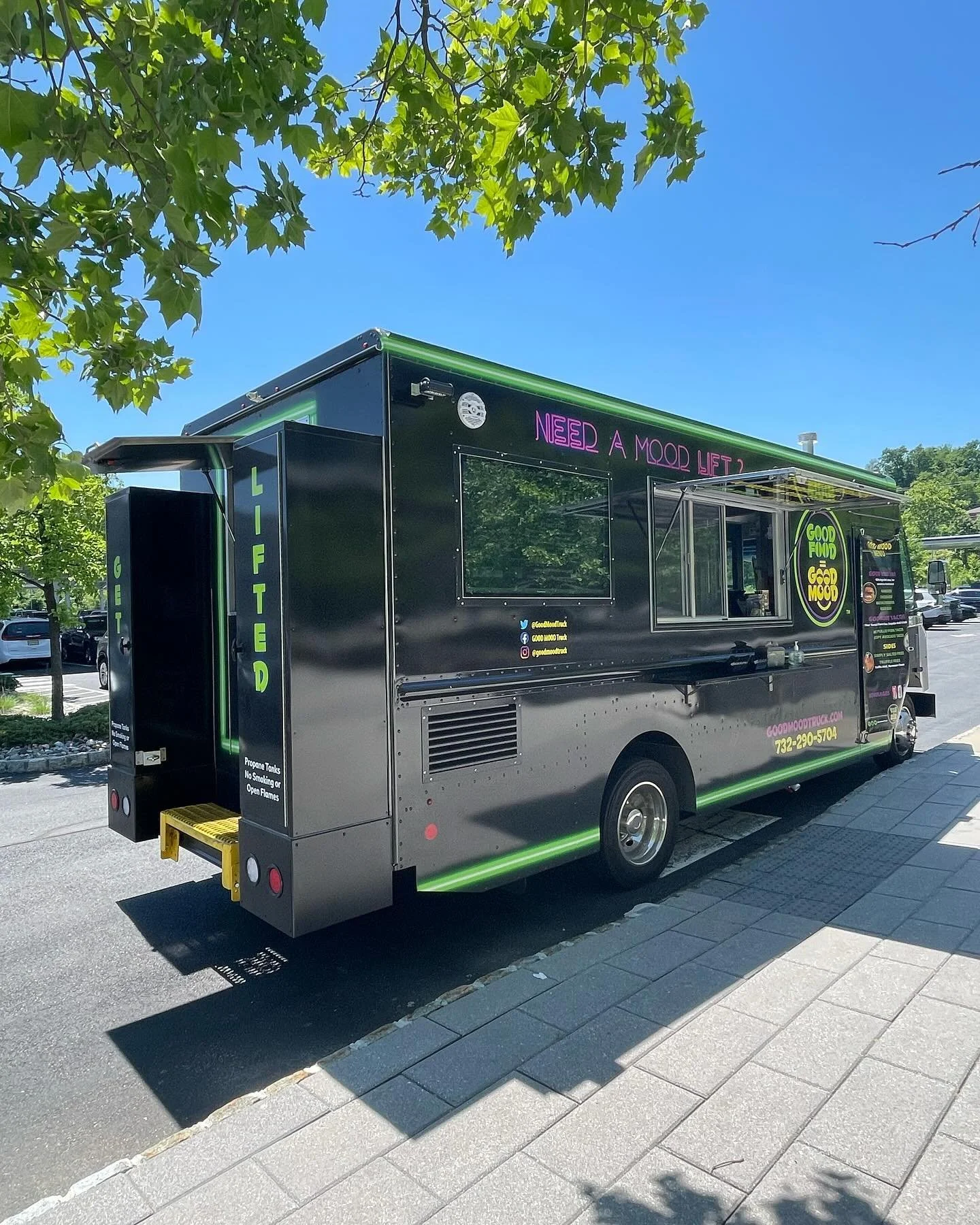 Feeling those Summer Vibes today 😎

#goodmoodtruck #gourmet #foodtruck #takentothenextlevel #summervibes