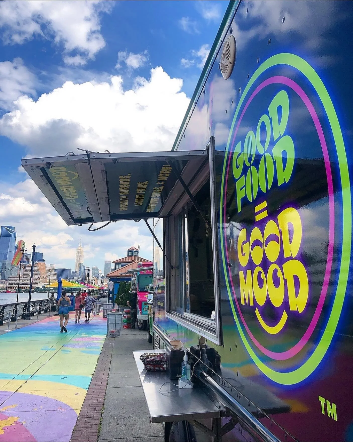 Kick off your Memorial Day Weekend with us today - Opens at 2:00! 😎🇺🇸🍔 @pier13hoboken 

#goodmoodtruck #needamoodlift #memorialdayweekend #celebratewithus #gourmet #foodtruck #takentothenextlevel #pairedwith #thatview #pier13hoboken