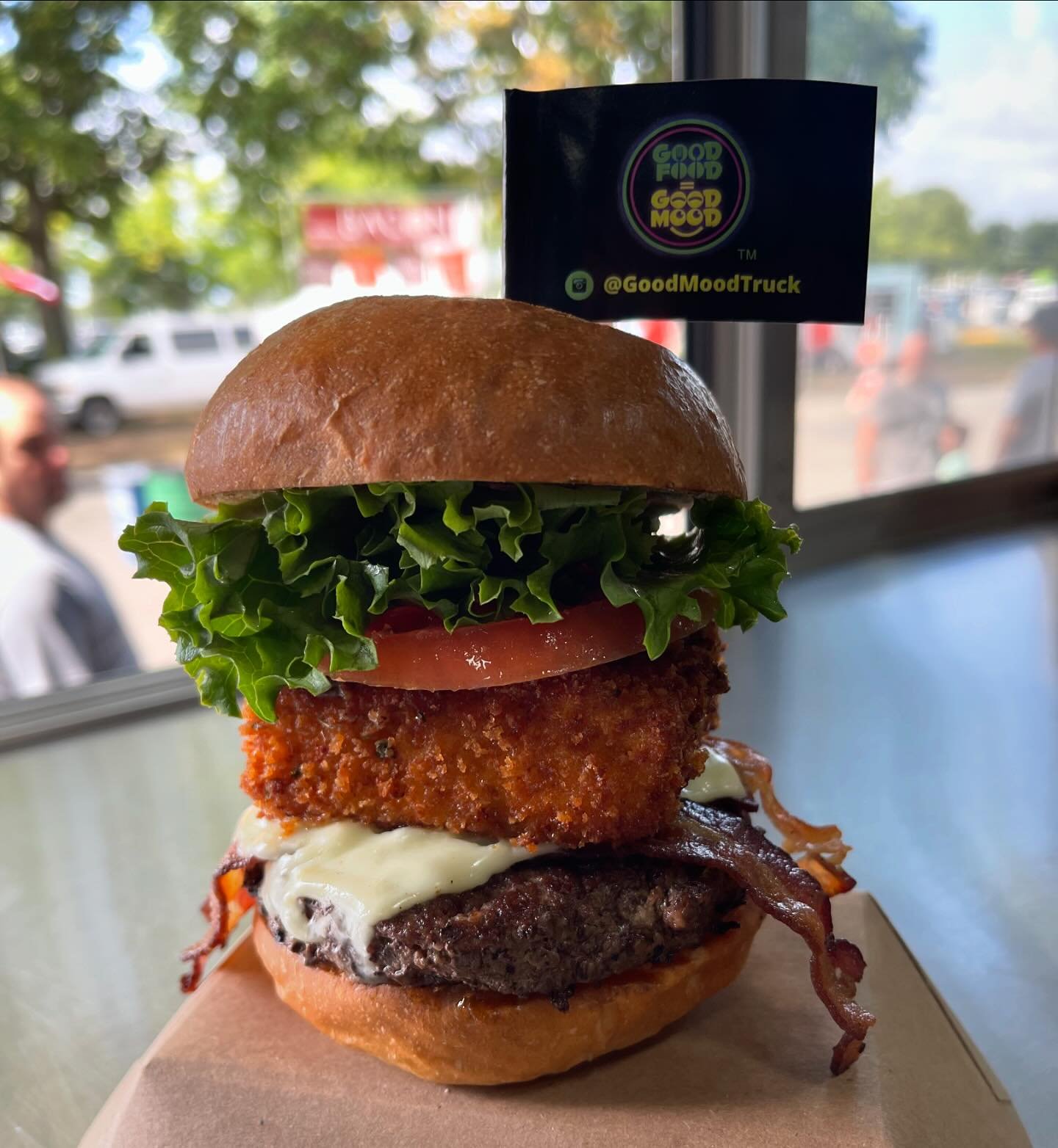 Hey there Beauty!! Can you handle it!? Deliciousness in every Bite 😋 GOOD MOOD Mac Burger - Bacon Cheeseburger Topped with Made from Scratch Fried Mac and Cheese all in one bite 🤯 

Visit us today @monmouthparkracetrack  11:00-5pm . It&rsquo;s not 