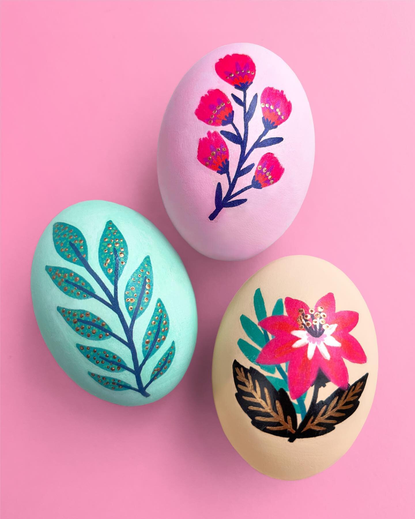 Time for my annual @tattly Easter eggs! ✨
I love getting to decorate eggs with my Tattly tattoos &mdash; it's so easy to do and instantly makes the eggs look stunning. This time, I used my dotting tool to create some little gold accents. And as alway