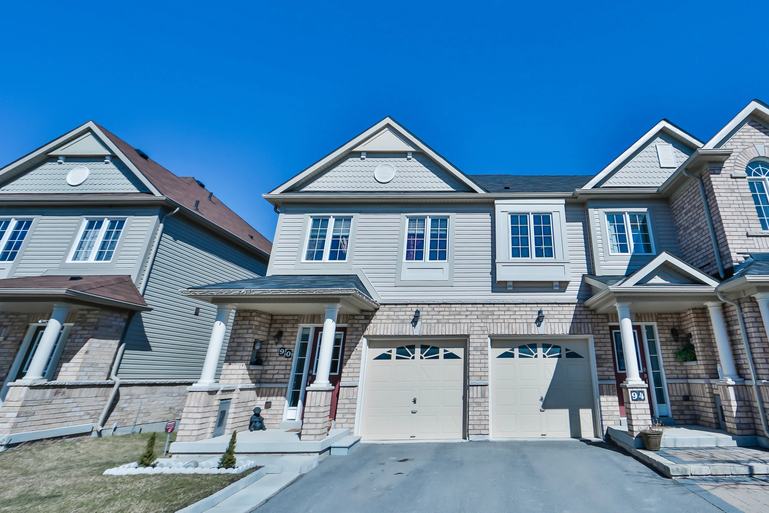 90 Lander Crescent