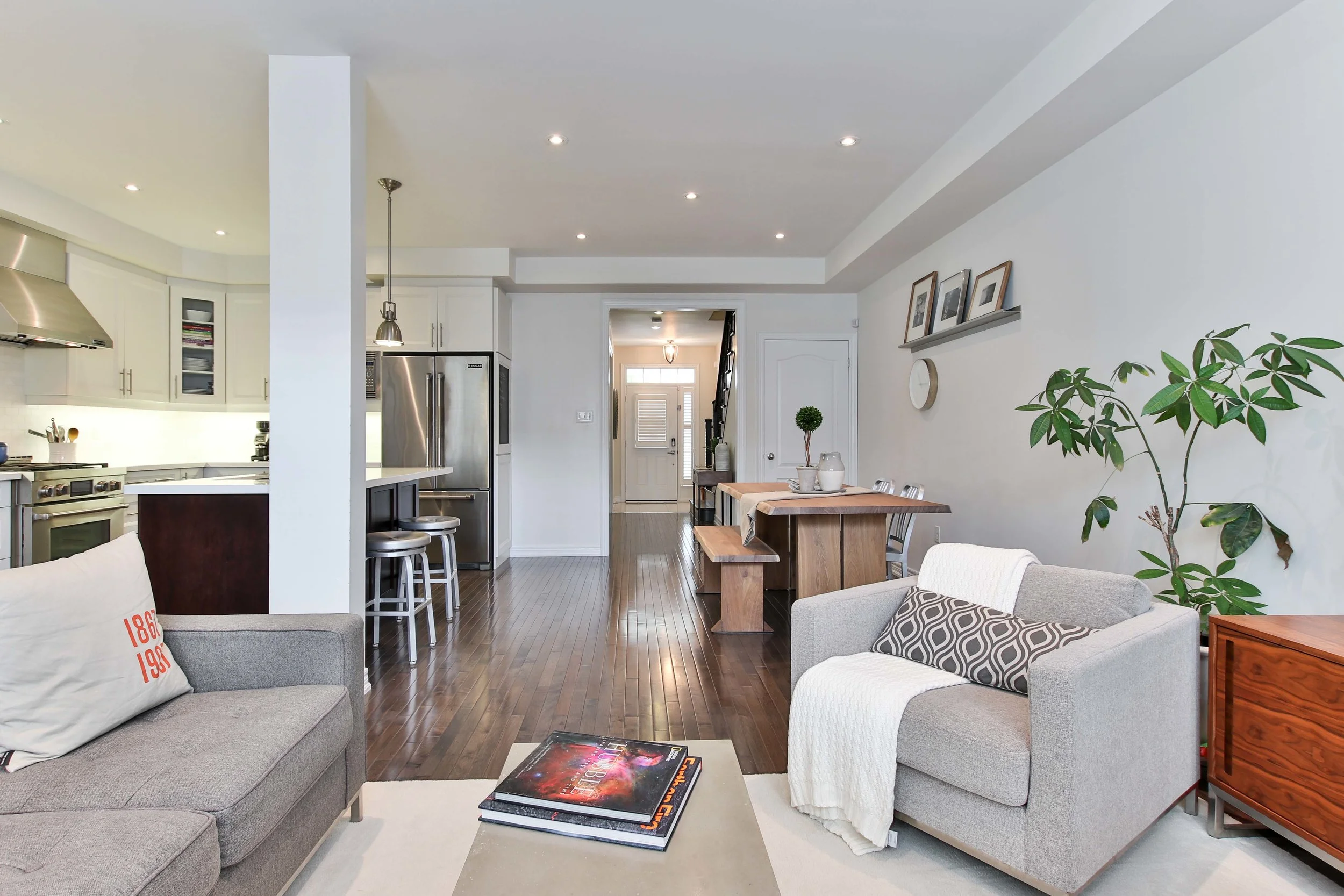 12_FamilyRoom.jpg