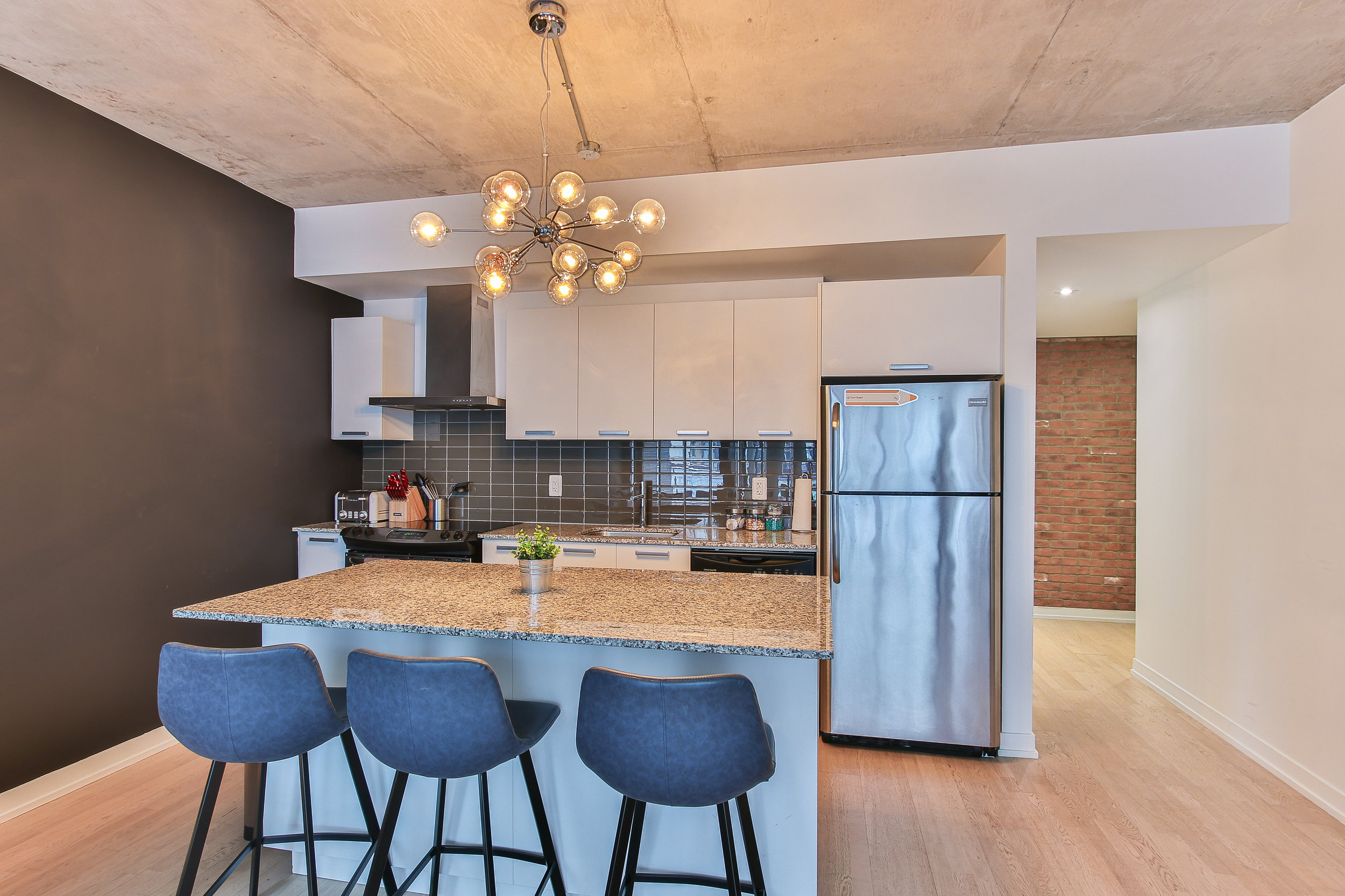 10_Kitchen.jpg
