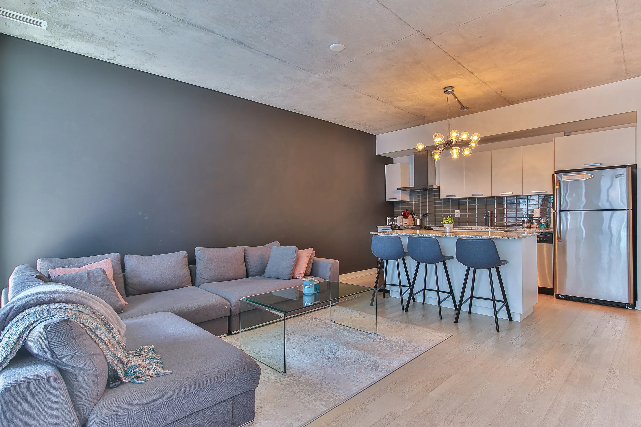 21_Livingroom.jpg