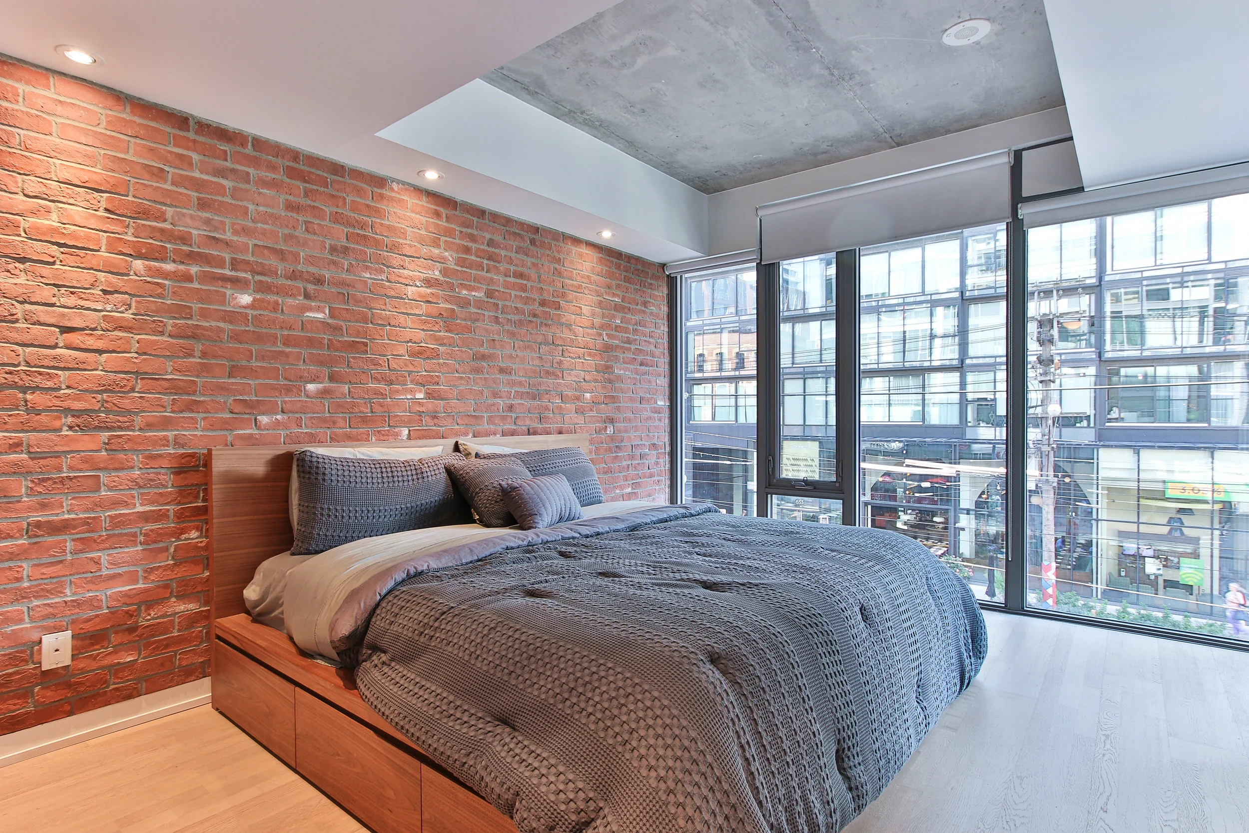33_Masterbedroom.jpg