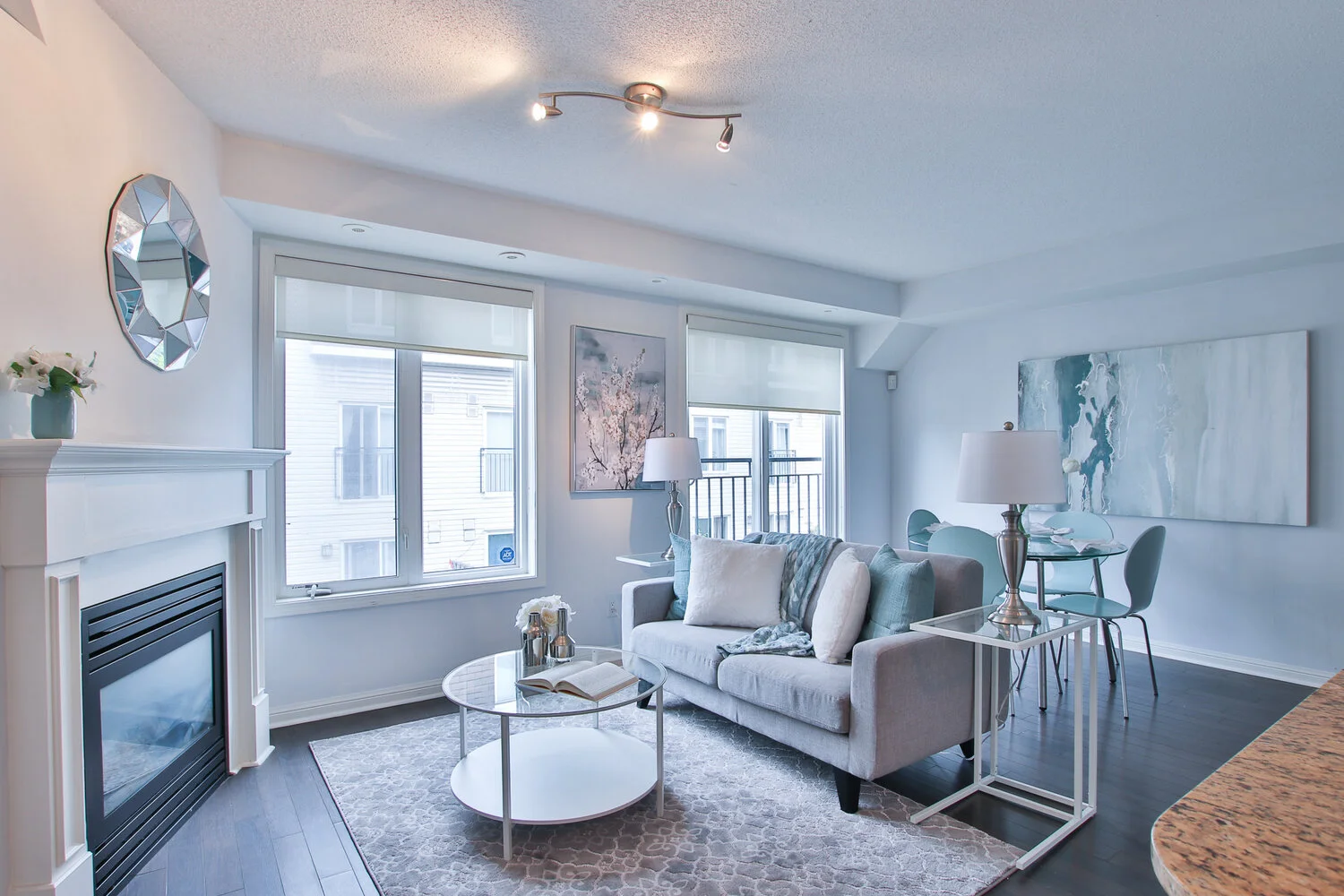 16_LivingRoom.jpg