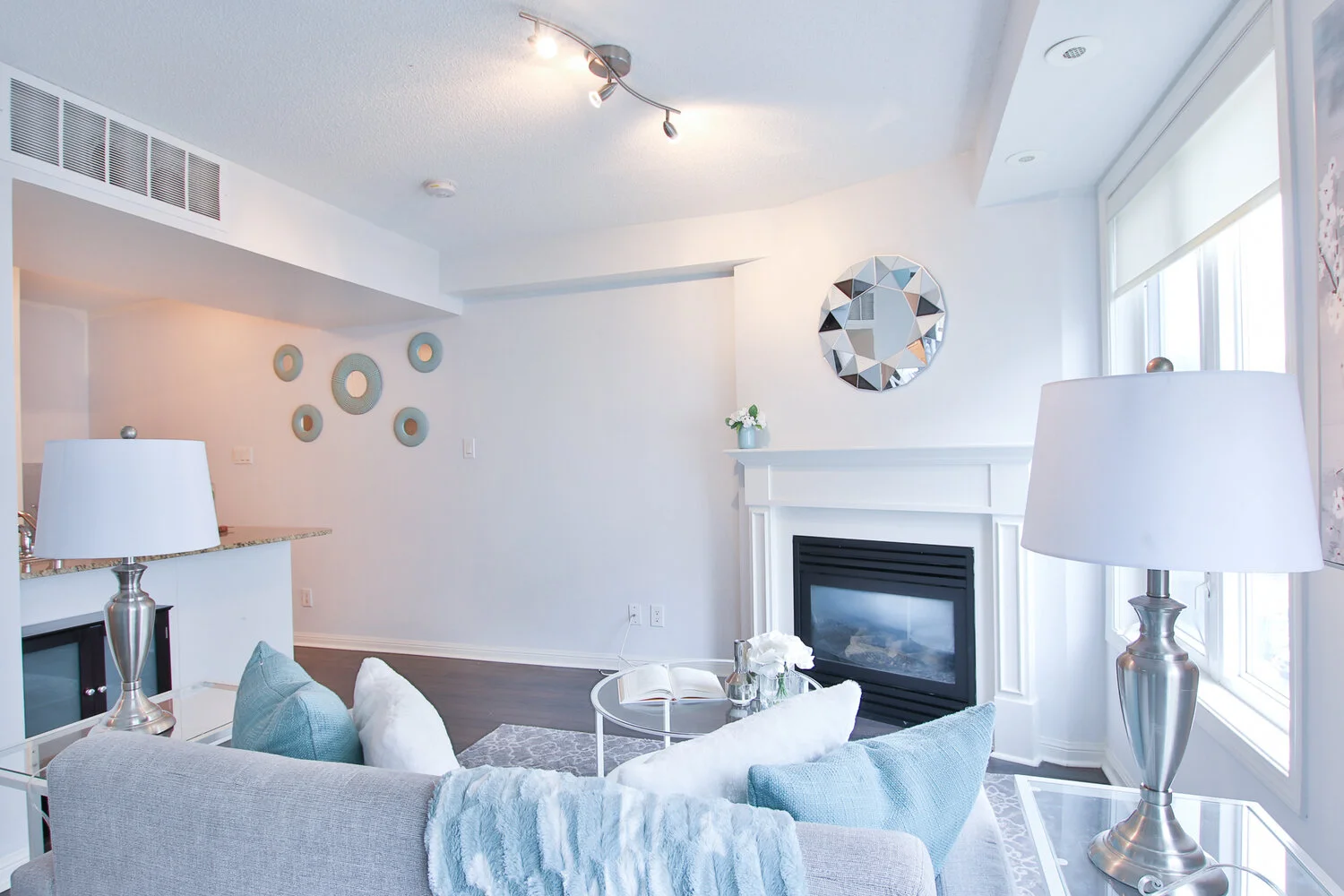18_LivingRoom.jpg