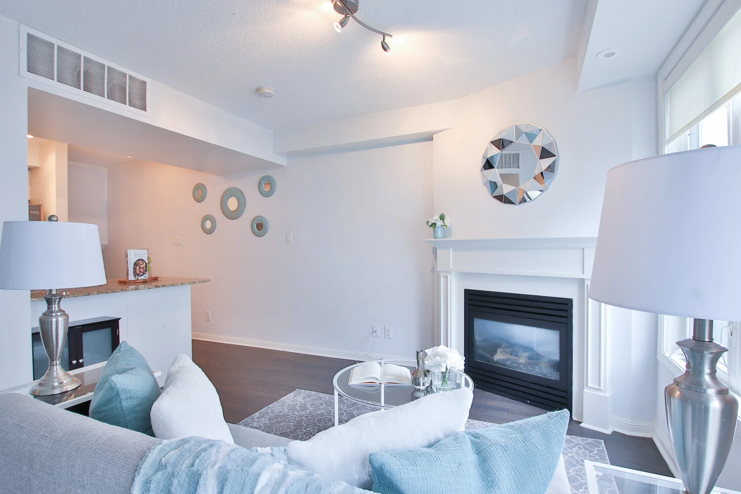 19_LivingRoom.jpg