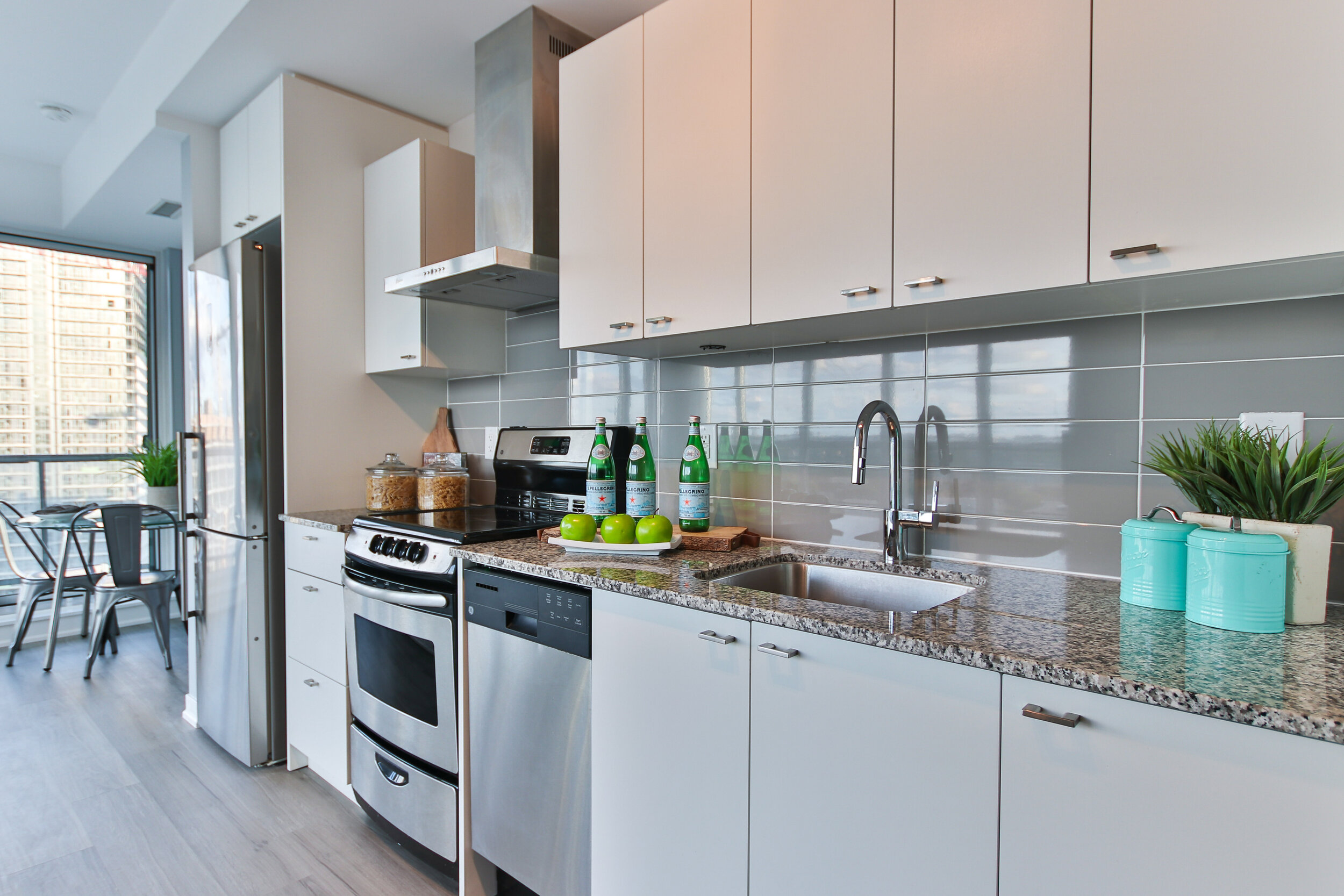 21_Kitchen.jpg