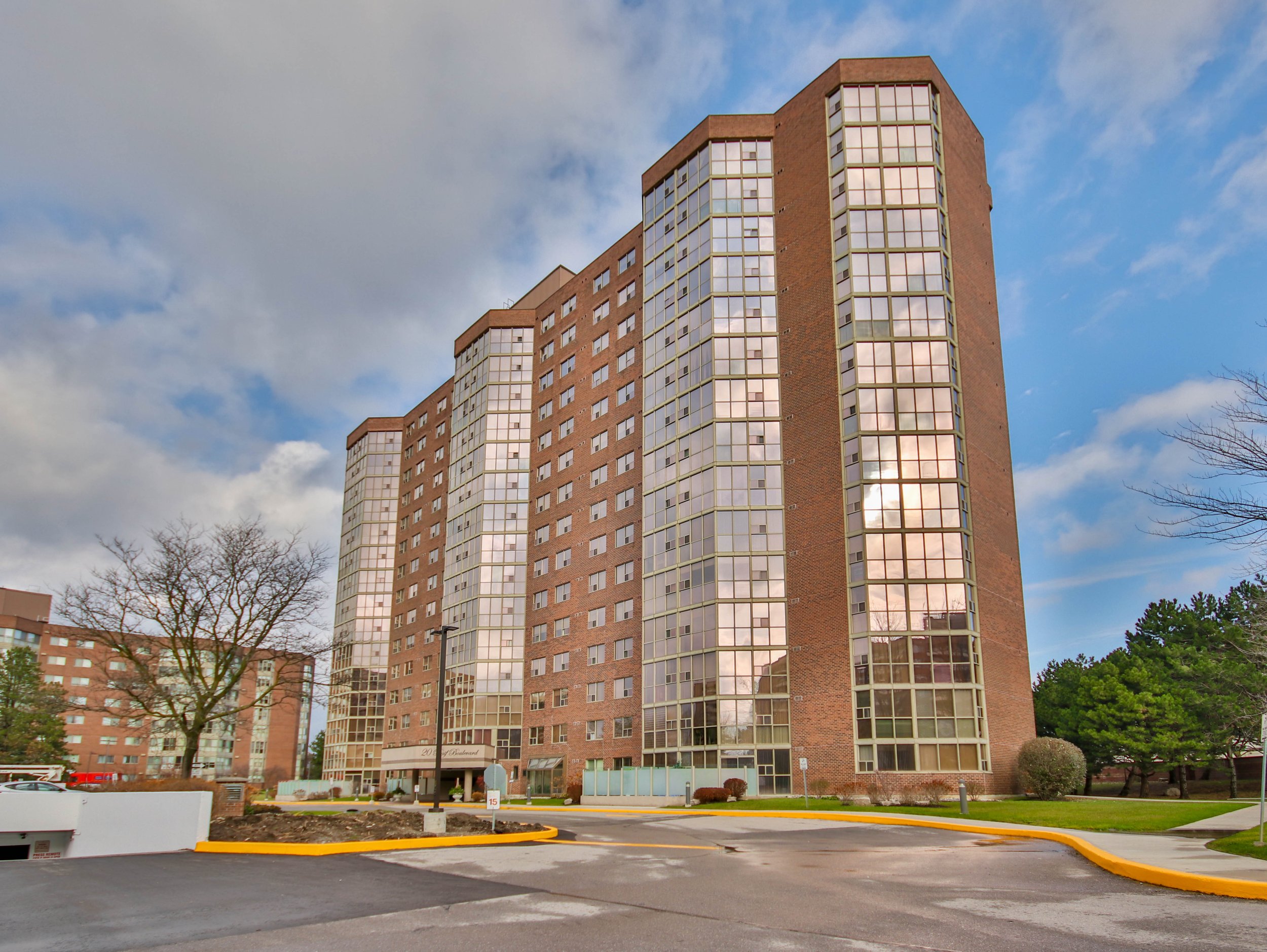 20 Baif Blvd 307 | SOLD ABOVE ASKING WITH MULTIPLE OFFERS!