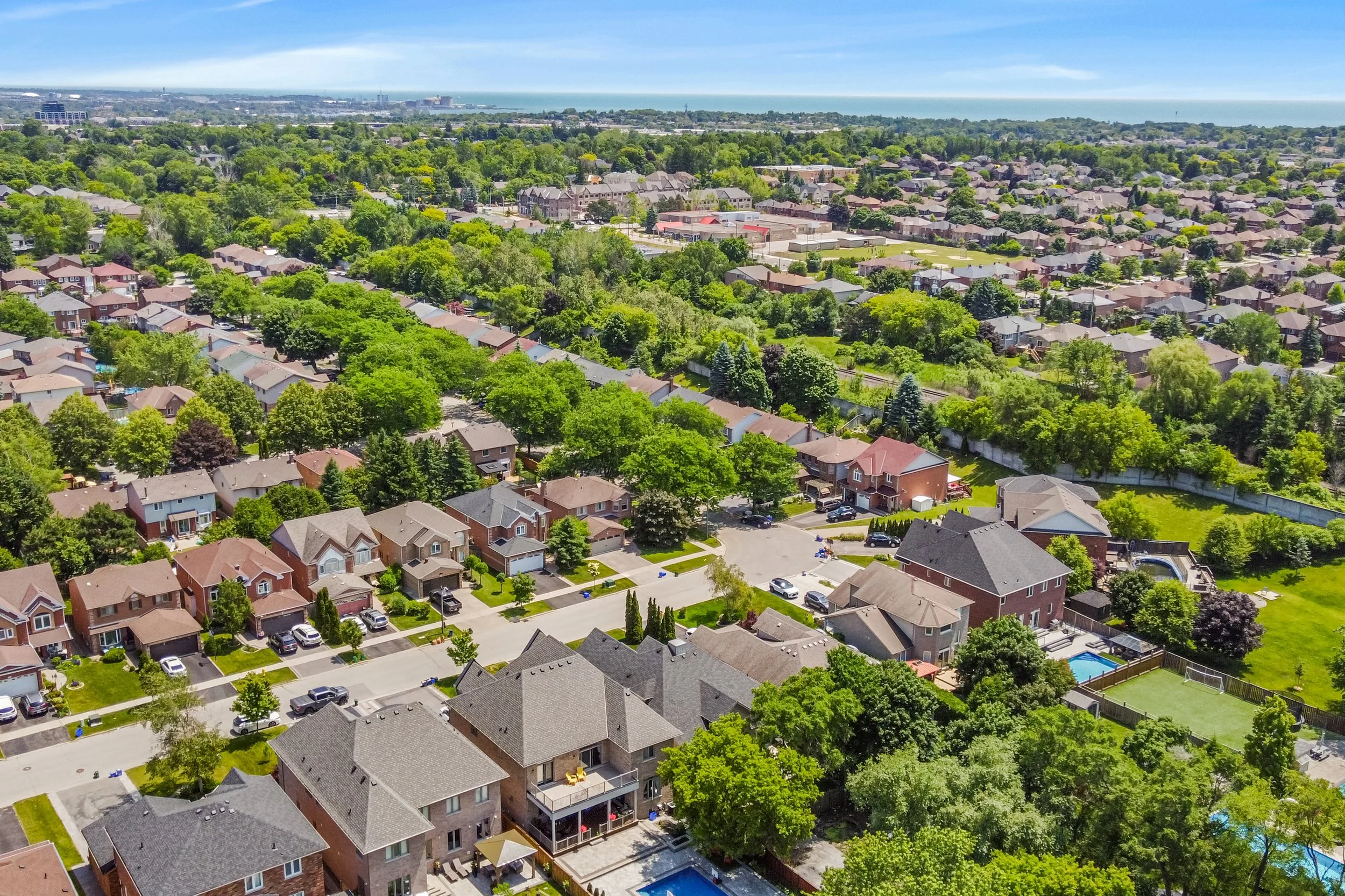 1506 Oakburn Street | SOLD ABOVE ASKING IN 4 DAYS!