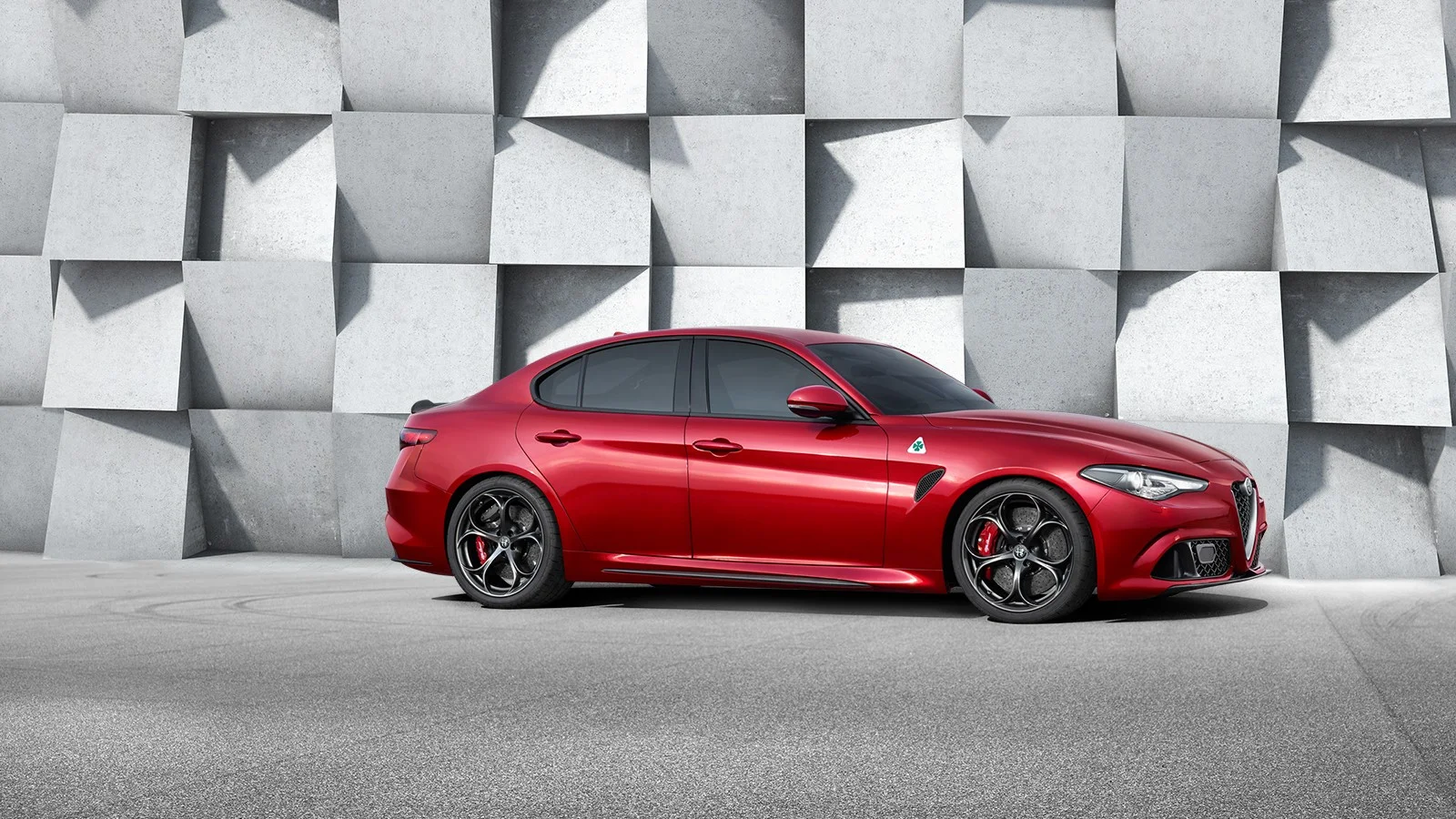 2016-alfa-romeo-giulia-tipo-952-quadrifoglio-verde-is-dressed-to-impress-video-photo-gallery_7.jpg