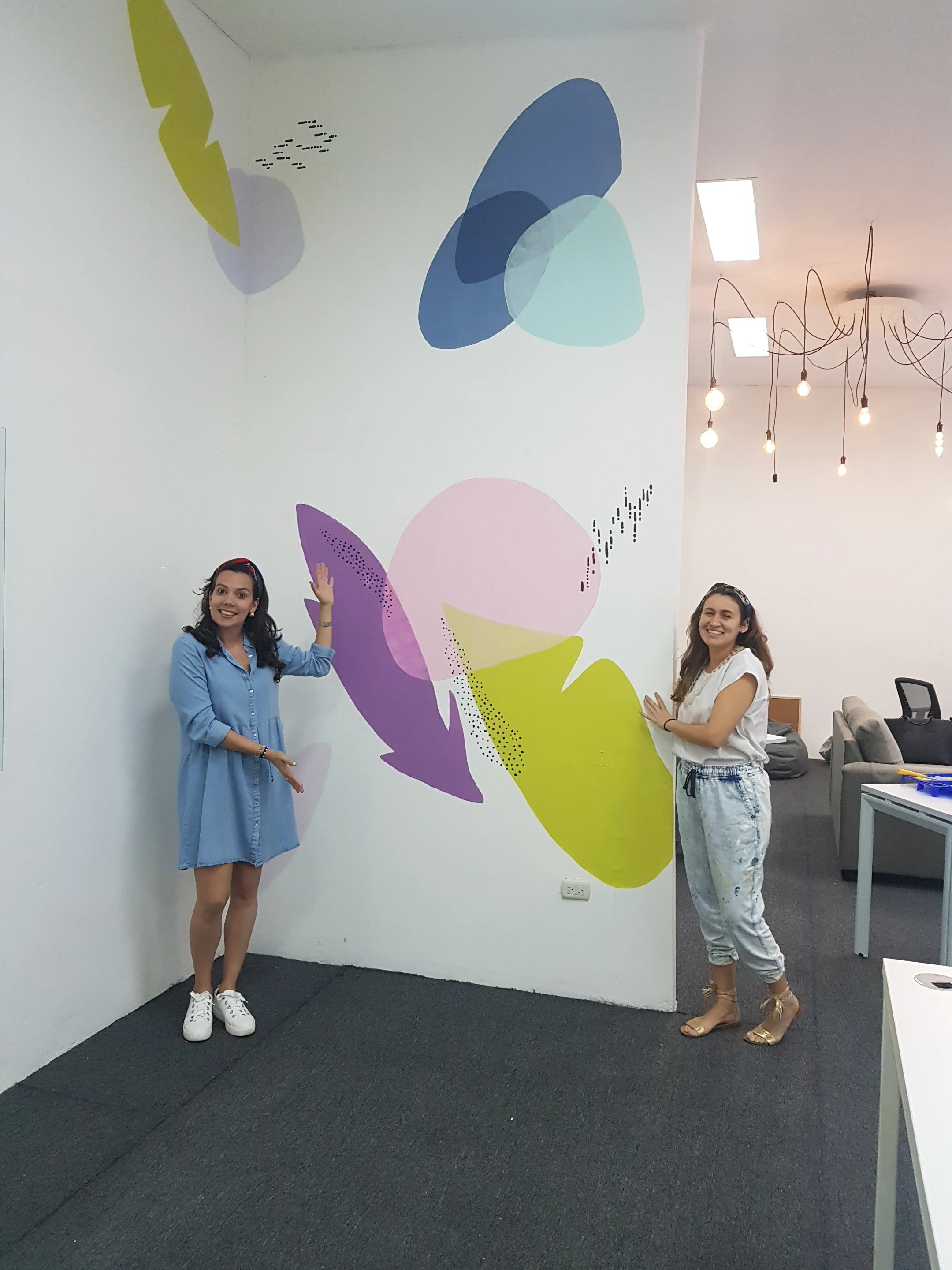 El mural diseñado y pintado por María Augusta.