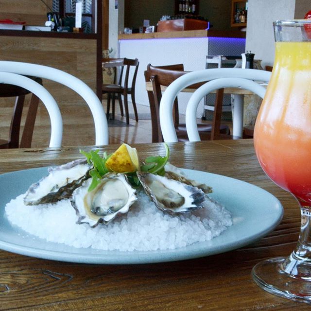 Yes we are Open: It's a Good Friday with oysters and cocktails 🍹
#mediterraneasydney