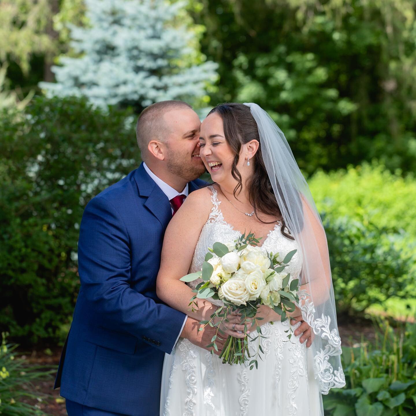 Being able to laugh with one another is easily one of the best things in life. ❤️ 

#wedding #ido #laughter #brideandgroom #weddinggarden #dibblesinn #dibblesinnorchardandestate #weddingphotography #cnywedding