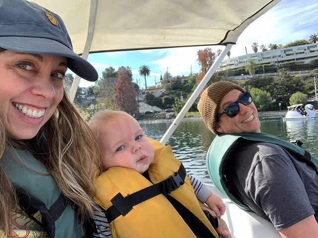 🦢 Swan paddle boats on Echo Park Lake kinda Sunday! ☀️