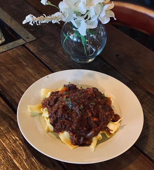 A simple yet timeless dish. The Beef Bourguignon served over a bed of French pappardelle pasta served fresh everyday @roswellprovisions 🍴😋 #RoswellProvisionsLeBistro