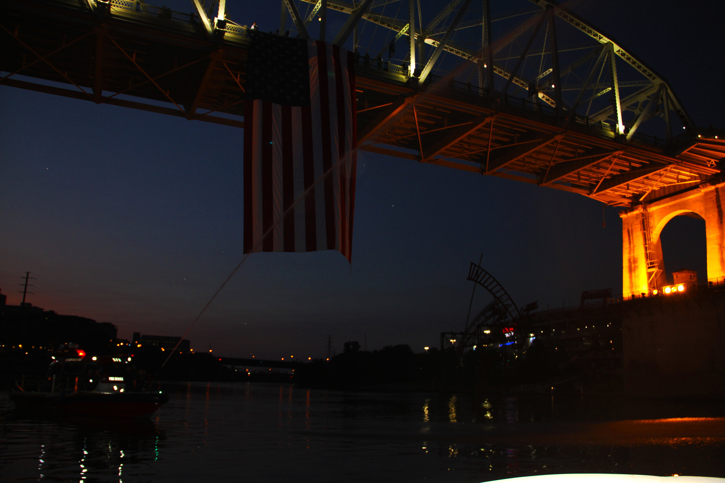  2020 9/11 Flag Tribute on Nashville Walking Bridge – GROUND ZERO VOLUNTEERS FLAG 2020 – Photo: Cierra Mazzola – All Rights Reserved 