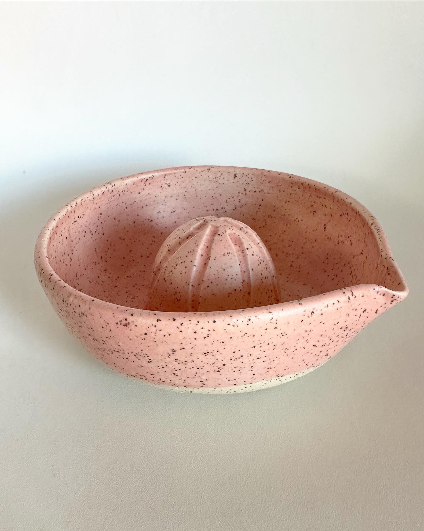 The cutest matte pink juicer is fresh out of the kiln 🥰