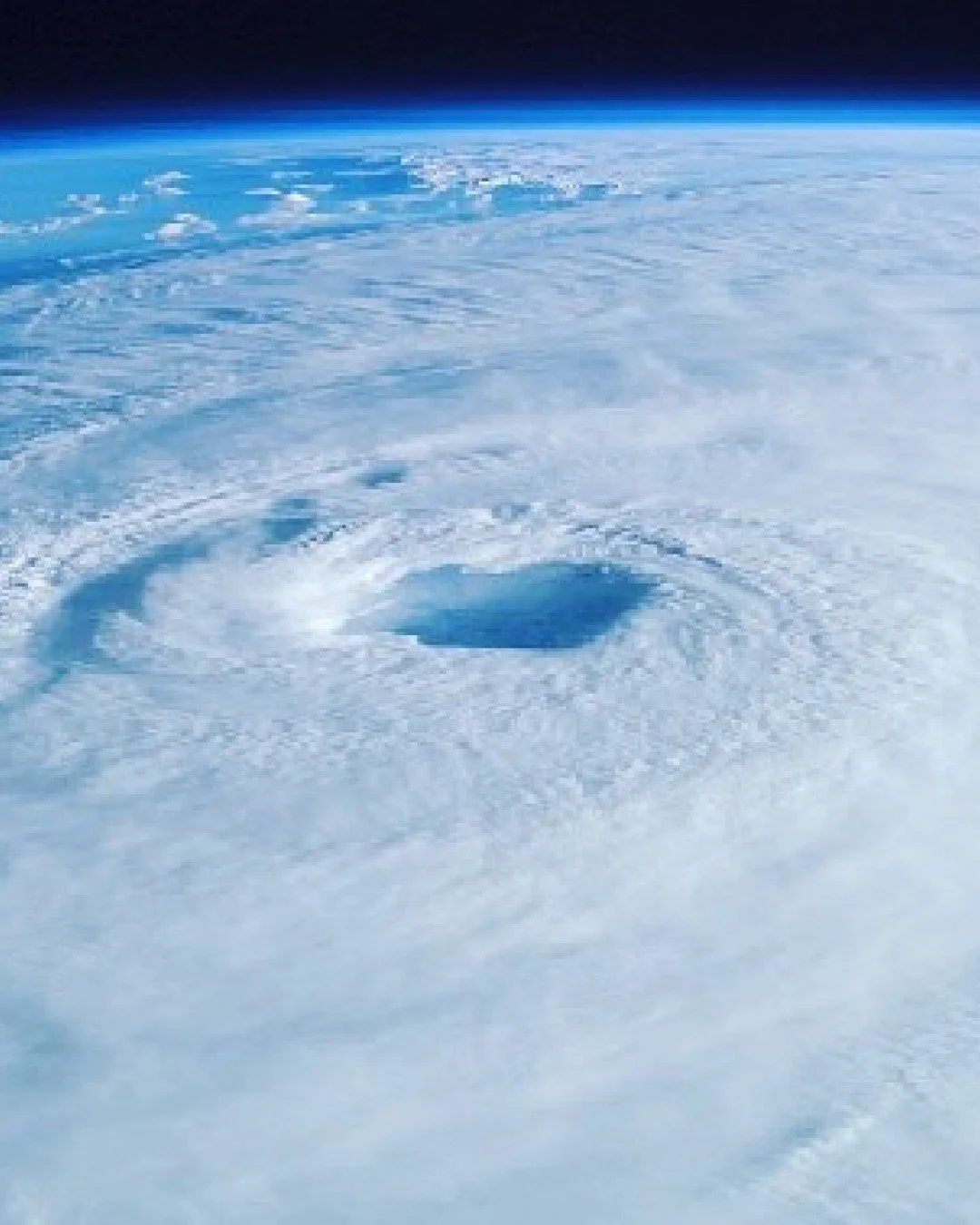 Happy Valentine's Day! Here's to everyone in it for the long haul. #valentinesday #valentine #love #happyvalentinesday⠀
⠀
Follow 👉 @thomaskelleherwrites 👈 ⠀
⠀
#thomaskelleherwrites #author #authors #writing #writer #writers #authorsofinstagram #wri