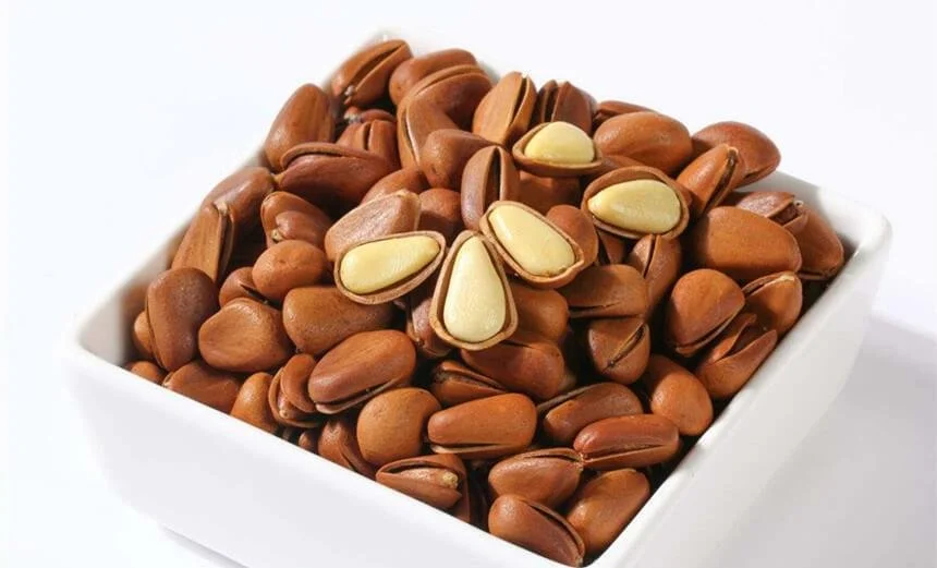how-to-crack-and-shell-pine-nut.jpg