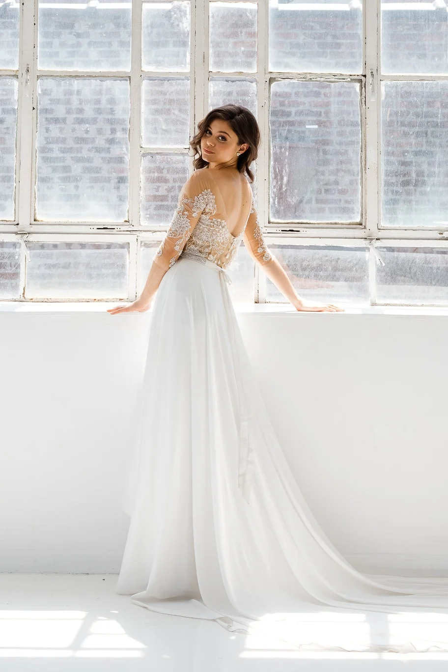 26A.+Reese+Front-Rebecca+Schoneveld-2-153_sweetheart_neckline_modern_ball_gown_simple_with_pockets_and_buttons.jpg