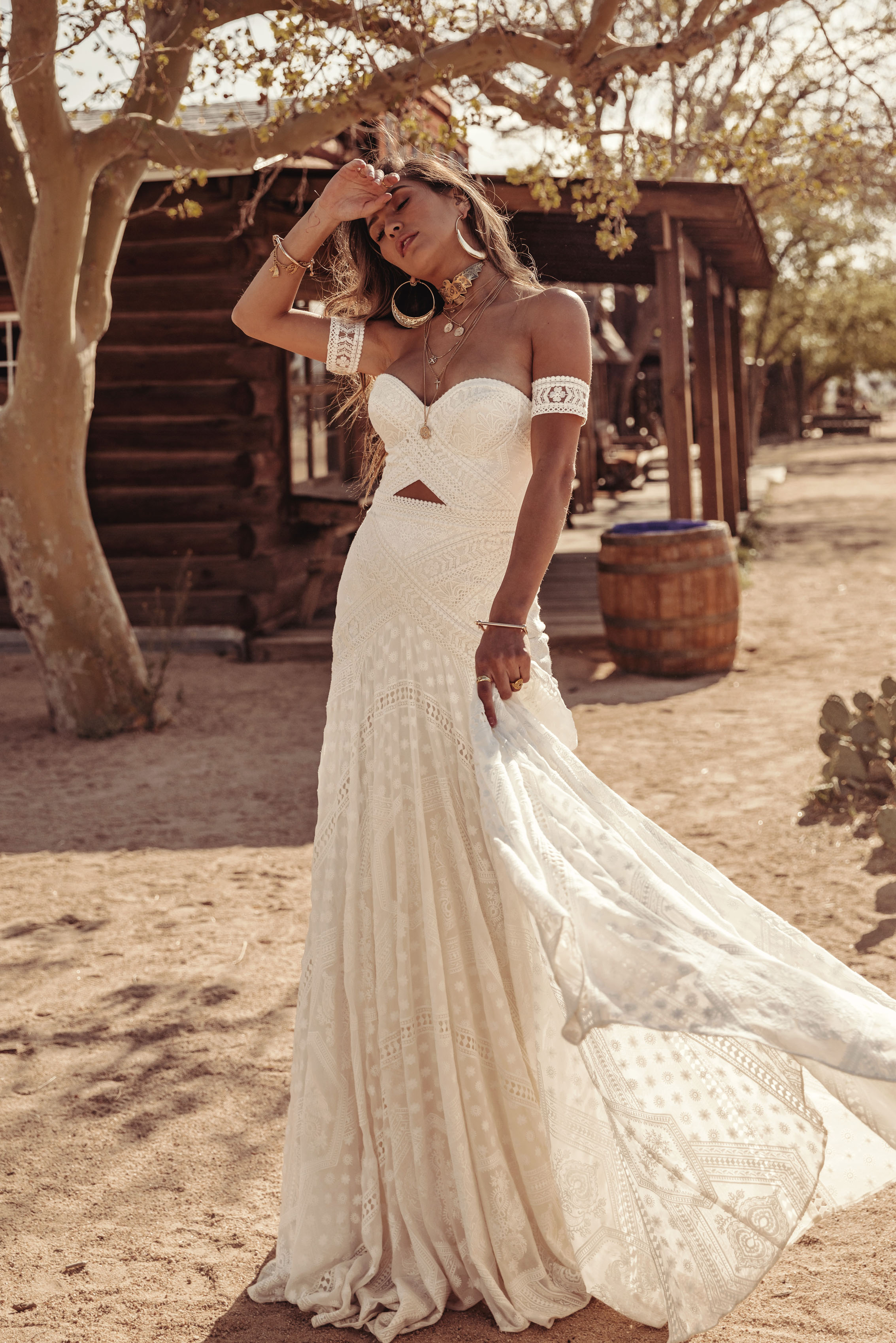  Knoxville Gown | Rue De Seine | Rue De Seine Bridal | Moonrise Canyon Collection 2019 | wild west inspired | free spirited bride | bohemian | modern bride | boho wedding | boho bride | wedding Gown | bridal Gown | bohemian wedding | bustier shape, f