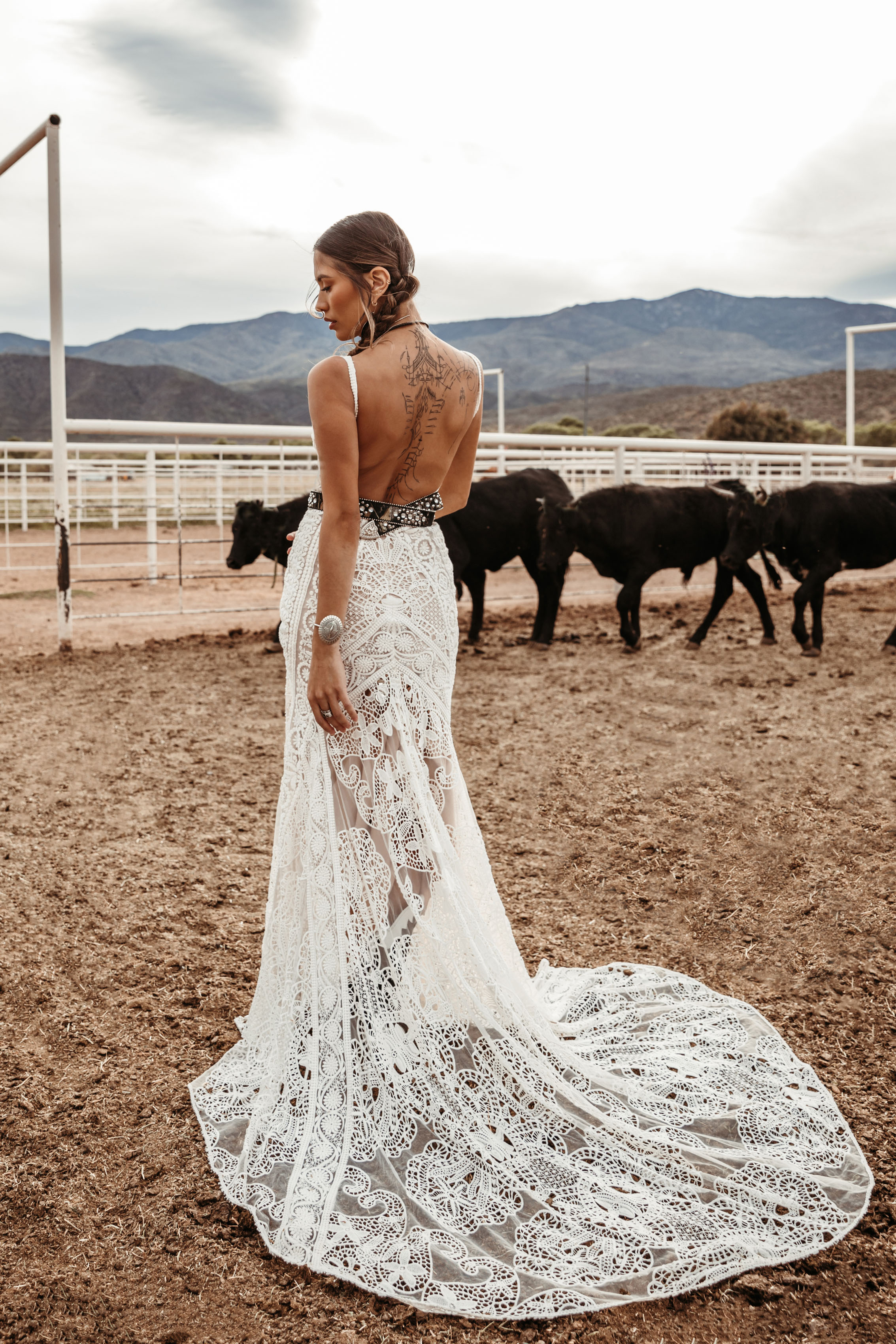  Sequoia Gown | Rue De Seine | Rue De Seine Bridal | Moonrise Canyon Collection 2019 | wild west inspired | free spirited bride | bohemian | modern bride | boho bride | boho wedding | wedding gown | bridal gown | plunging V neckline, fitted bodice, o