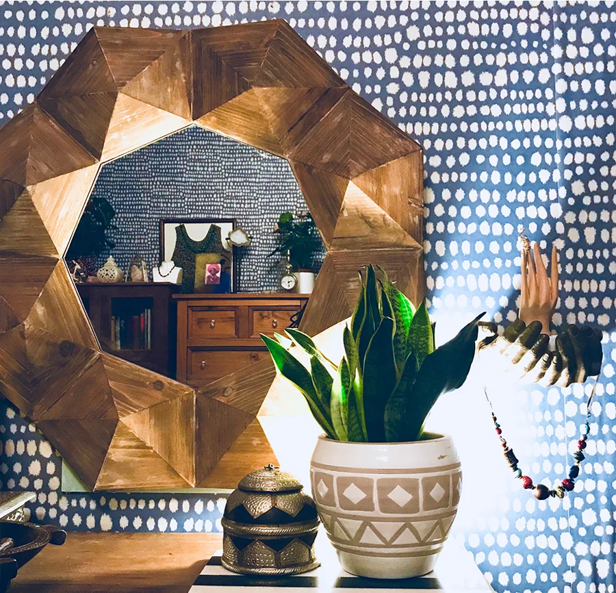 It was important to stay on point with the use of shapes, so throughout the room there are triangular shapes to add more edge to the many many irregular ‘dots’.