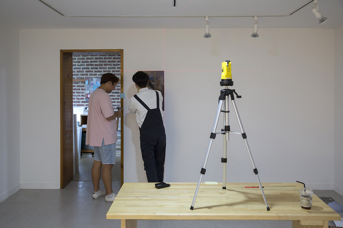 Installation shot at the Dong-Won Gallery, Daegu.
