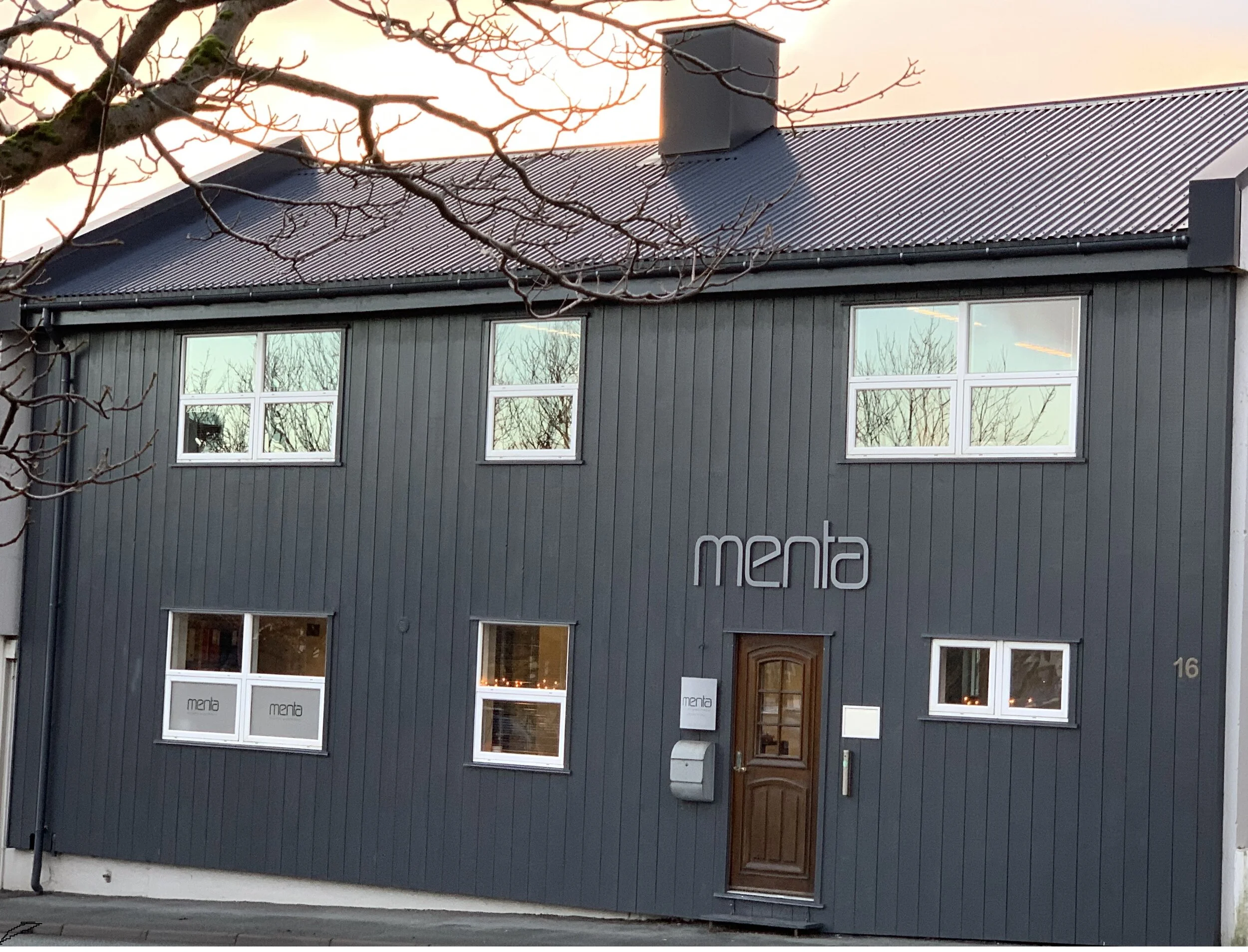 Korona - Skrivstovan stongd frá 16. mars 2020