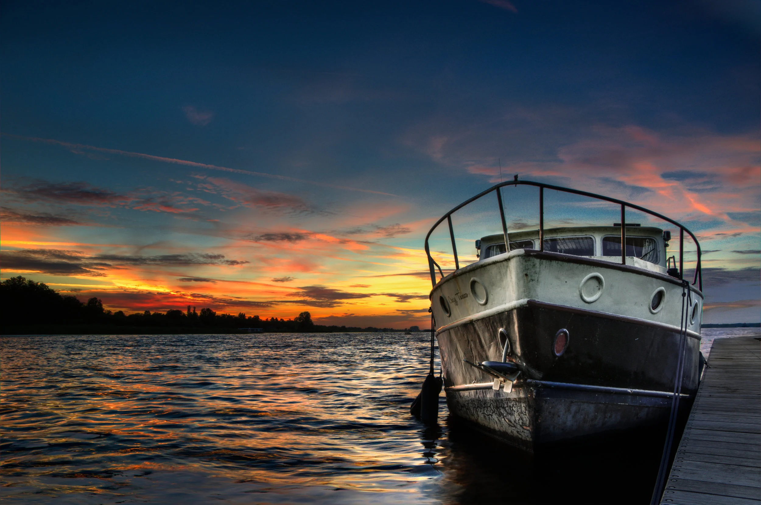 4396-sunset-boat-twilight-lake.jpg