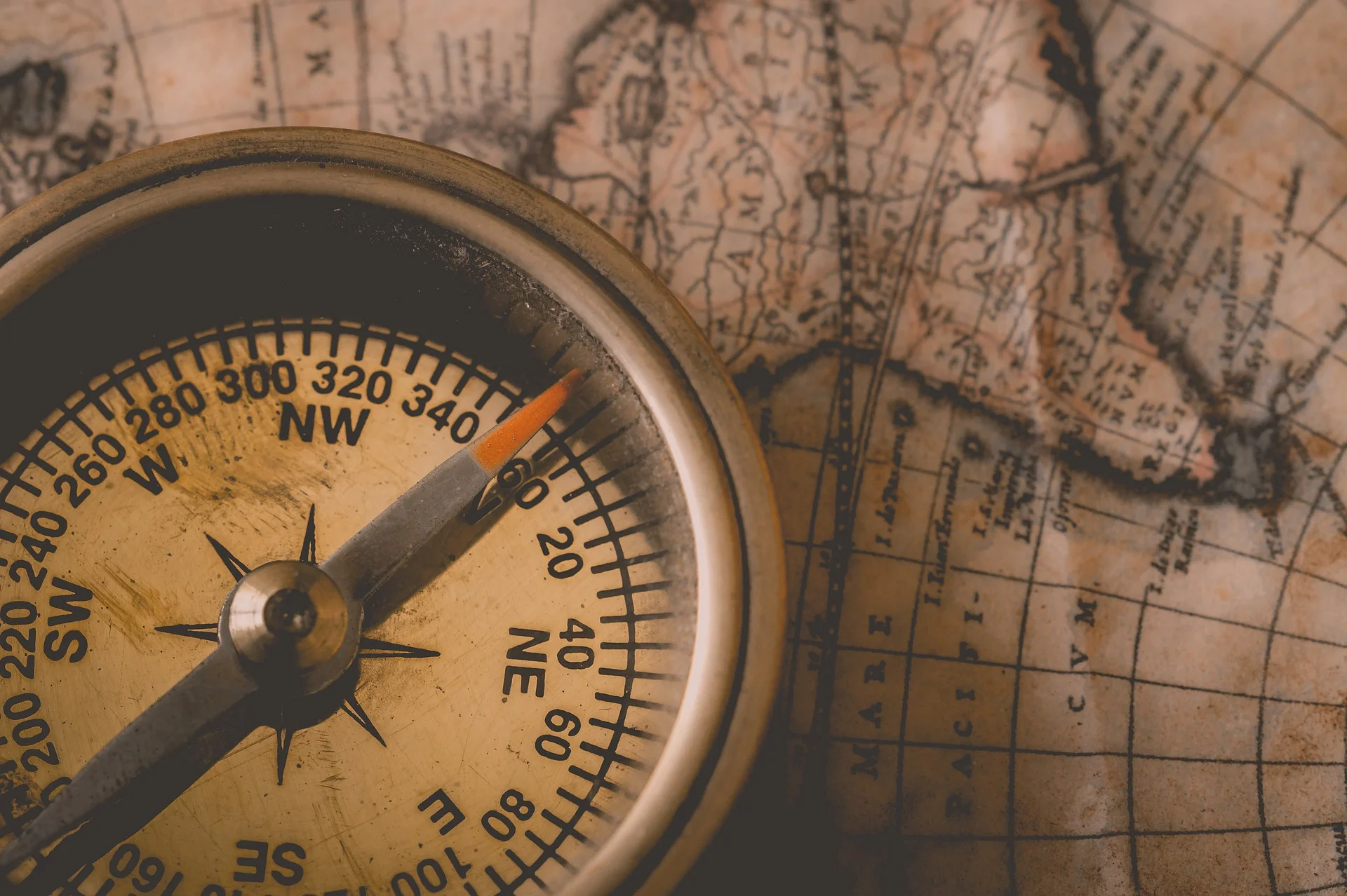 compass-2946958_1920.jpg